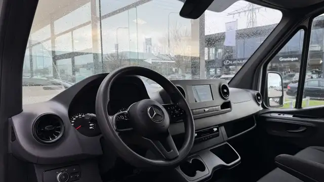 Mercedes-Benz Sprinter view 7
