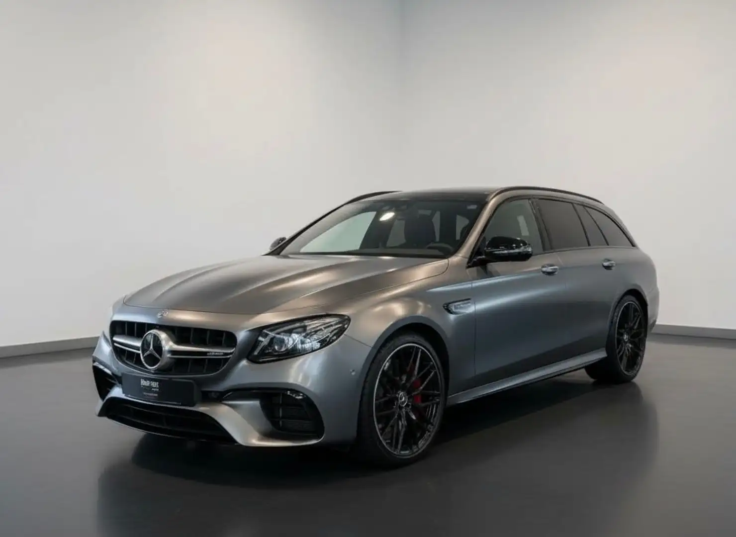 Mercedes-Benz E 63 AMG S 4Matic+ T Modell/CARBON/360°/PERFORM. - 1
