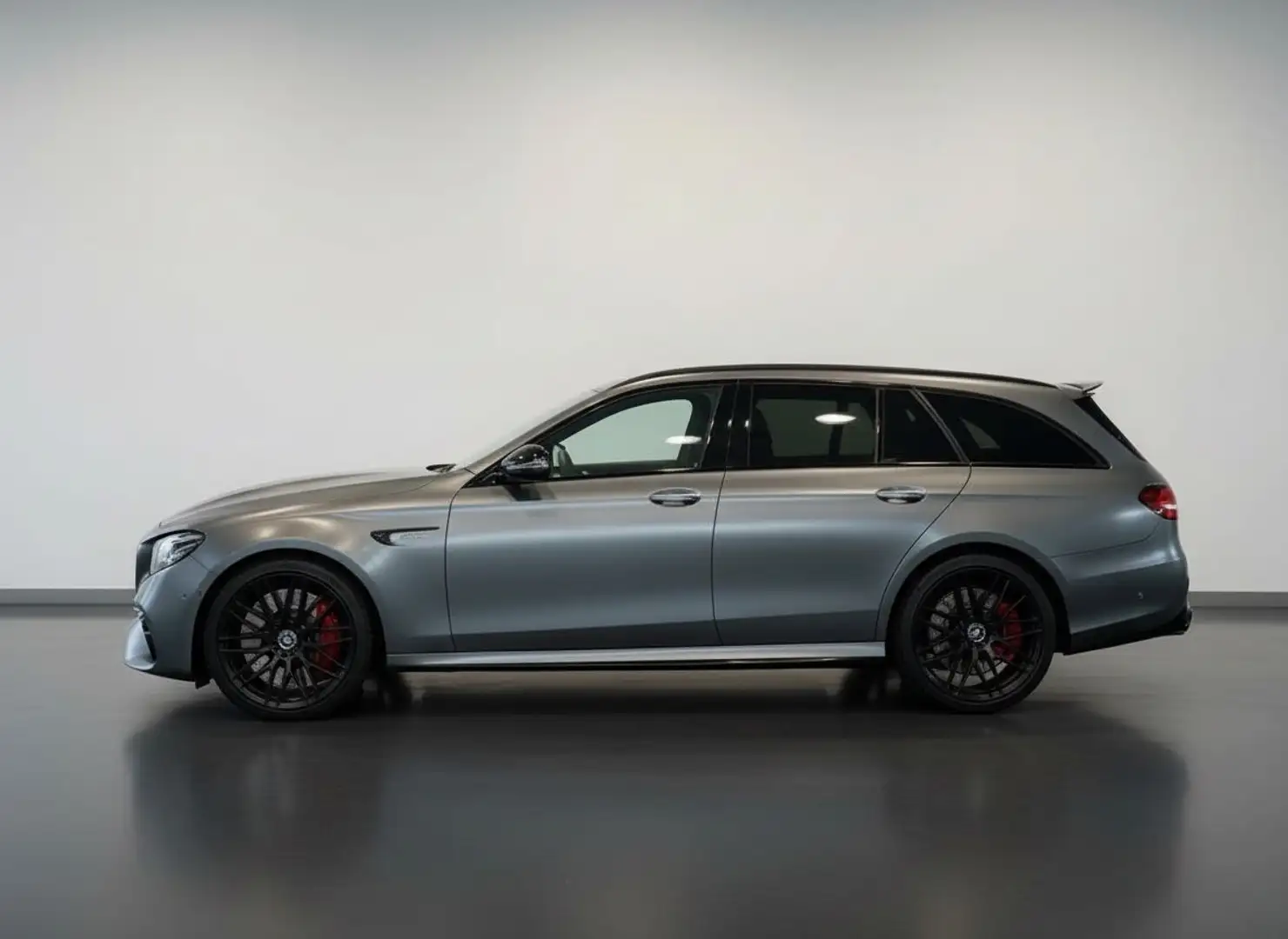 Mercedes-Benz E 63 AMG S 4Matic+ T Modell/CARBON/360°/PERFORM. - 2