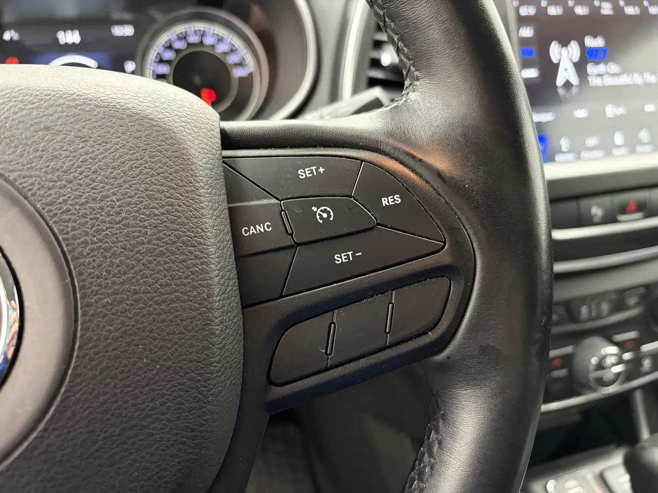 Jeep Cherokee снимка Jeep Cherokee