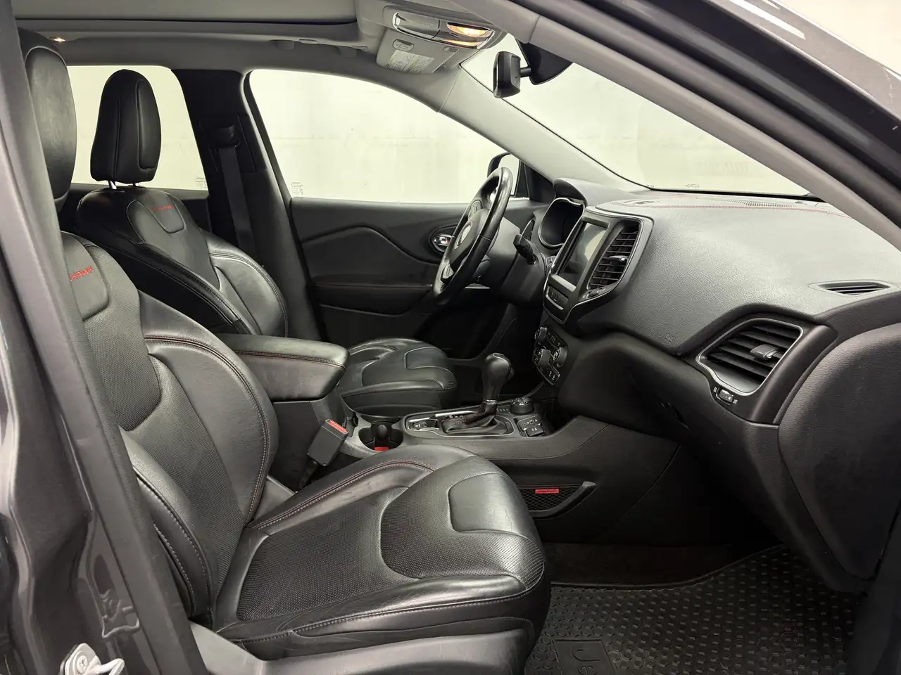Jeep Cherokee снимка Jeep Cherokee
