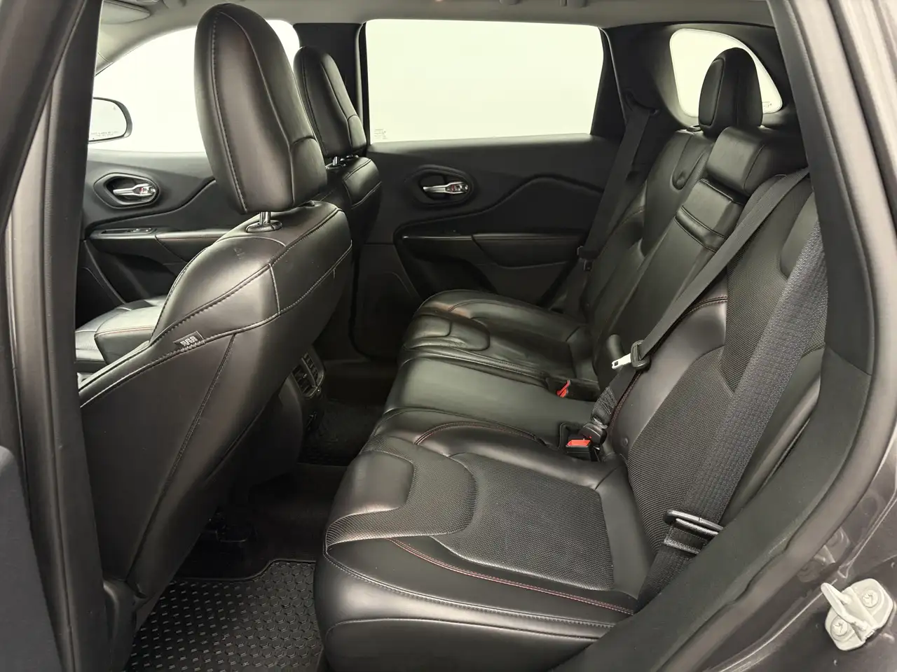 Jeep Cherokee снимка Jeep Cherokee
