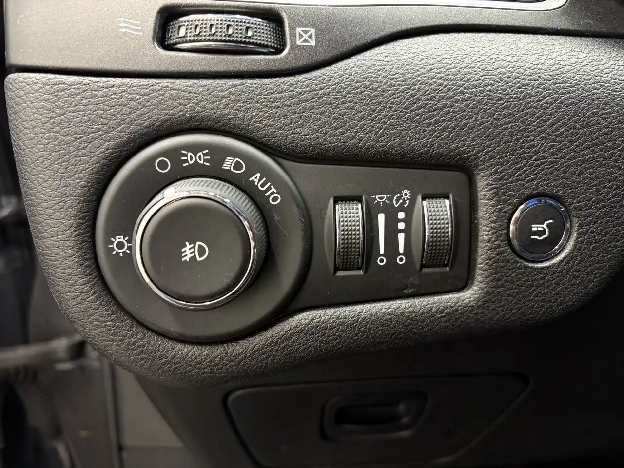 Jeep Cherokee снимка Jeep Cherokee