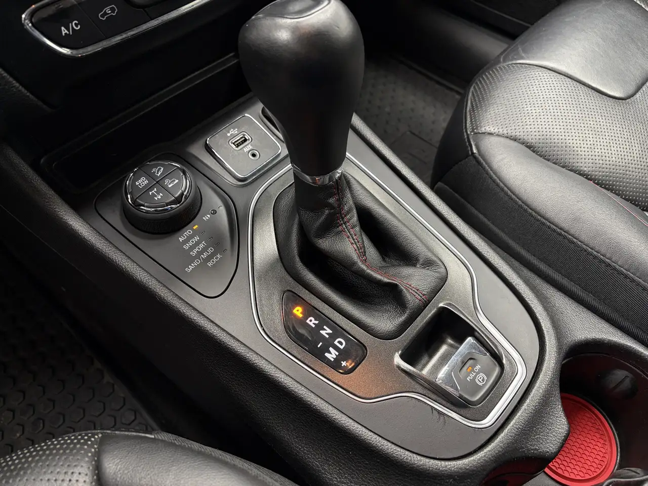 Jeep Cherokee снимка Jeep Cherokee