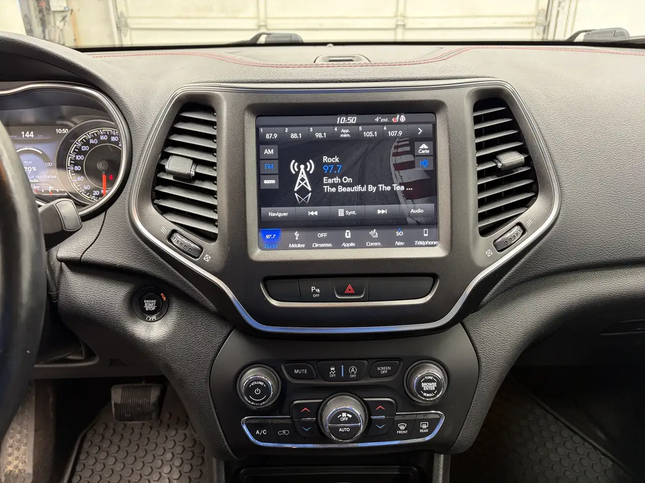 Jeep Cherokee снимка Jeep Cherokee