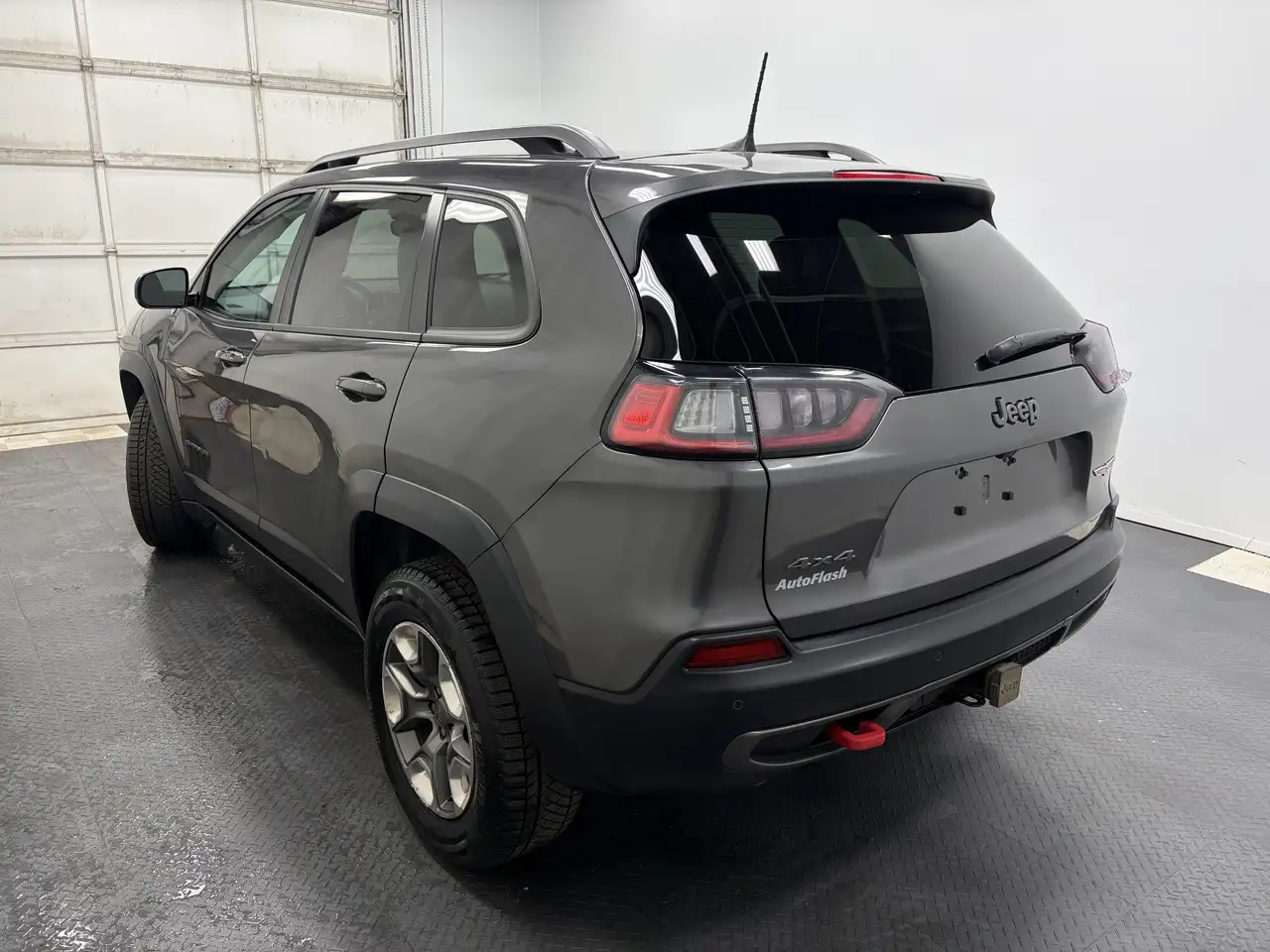 Jeep Cherokee снимка Jeep Cherokee