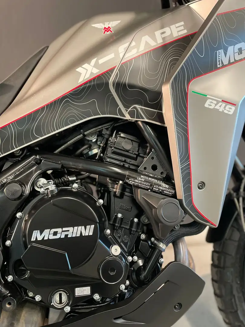 Moto Morini X-Cape 650 Gümüş rengi - 2