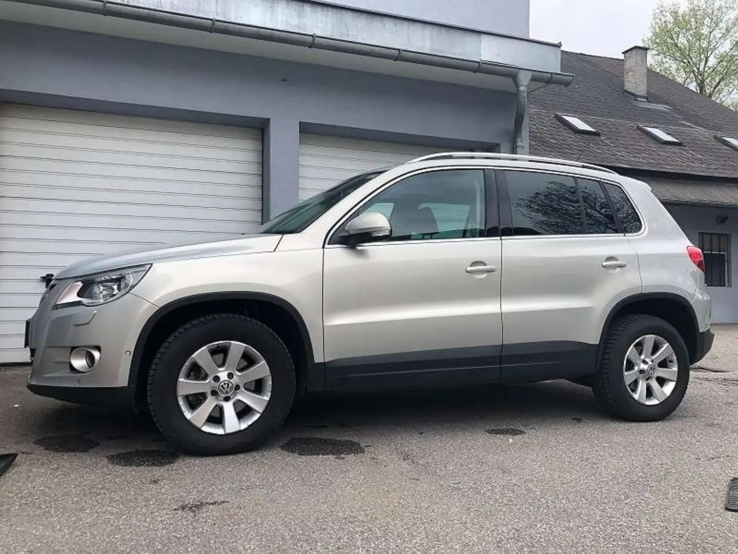 Volkswagen Tiguan Tiguan 2,0 TDI Sport Silber - 1