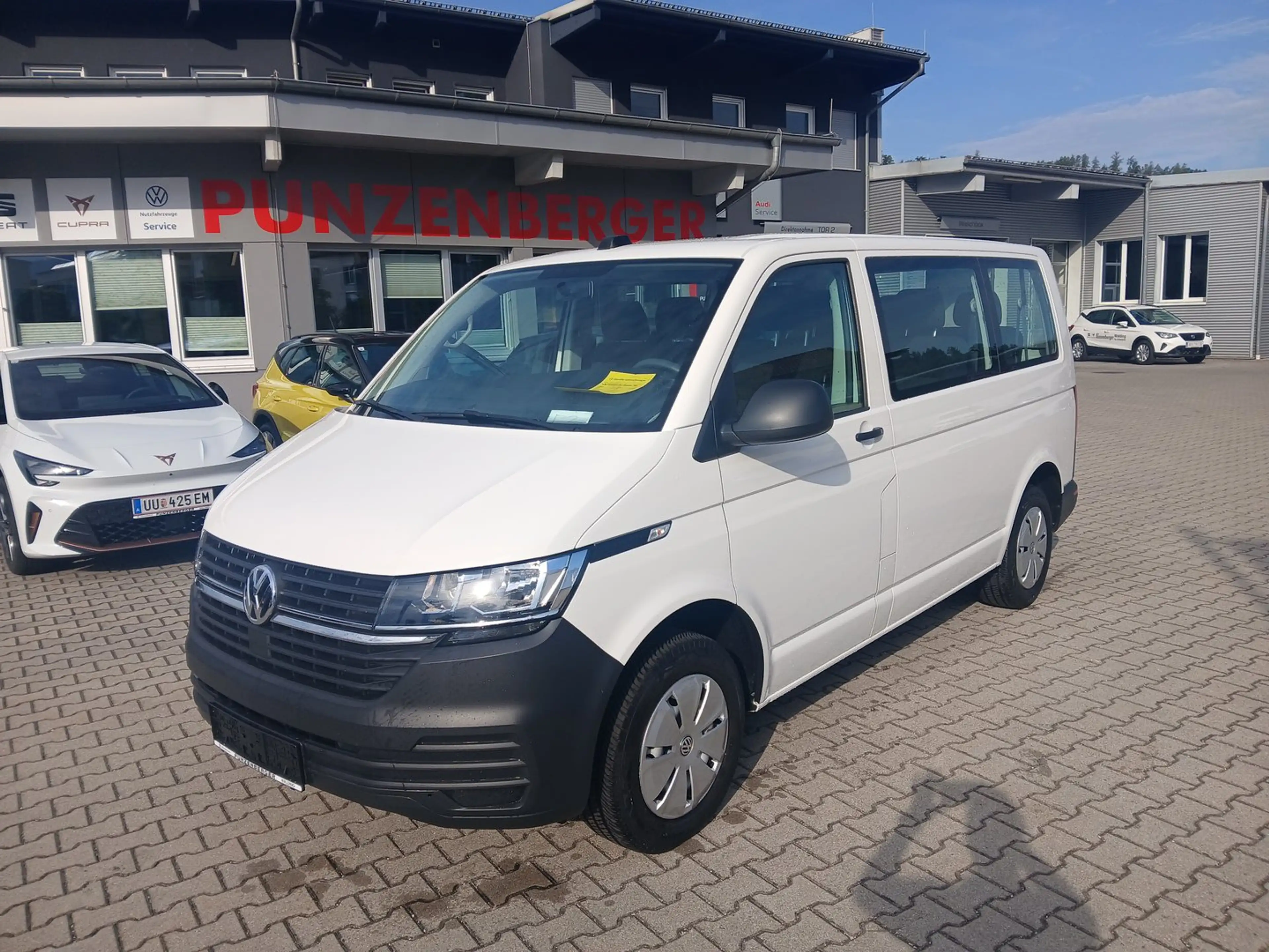 Volkswagen T6.1 Transporter Kombi TDI