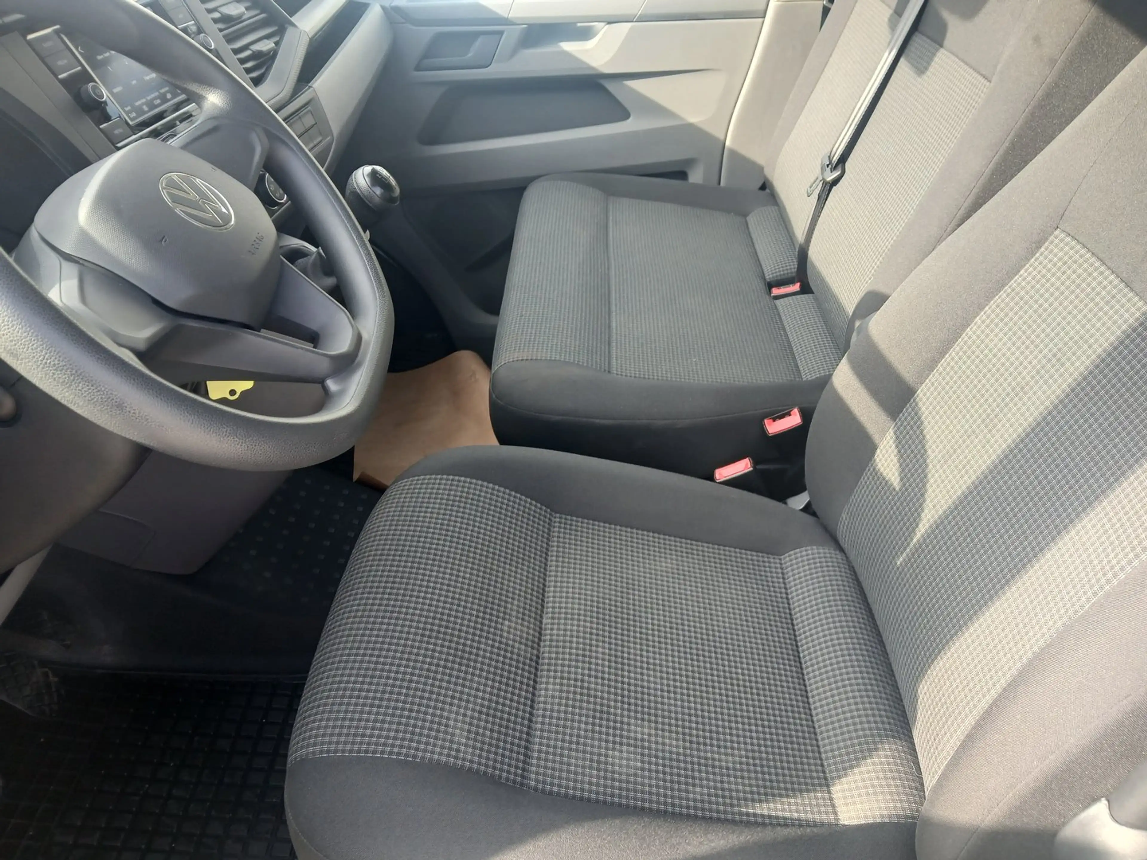 Volkswagen T6.1 Transporter Kombi TDI — photo 12