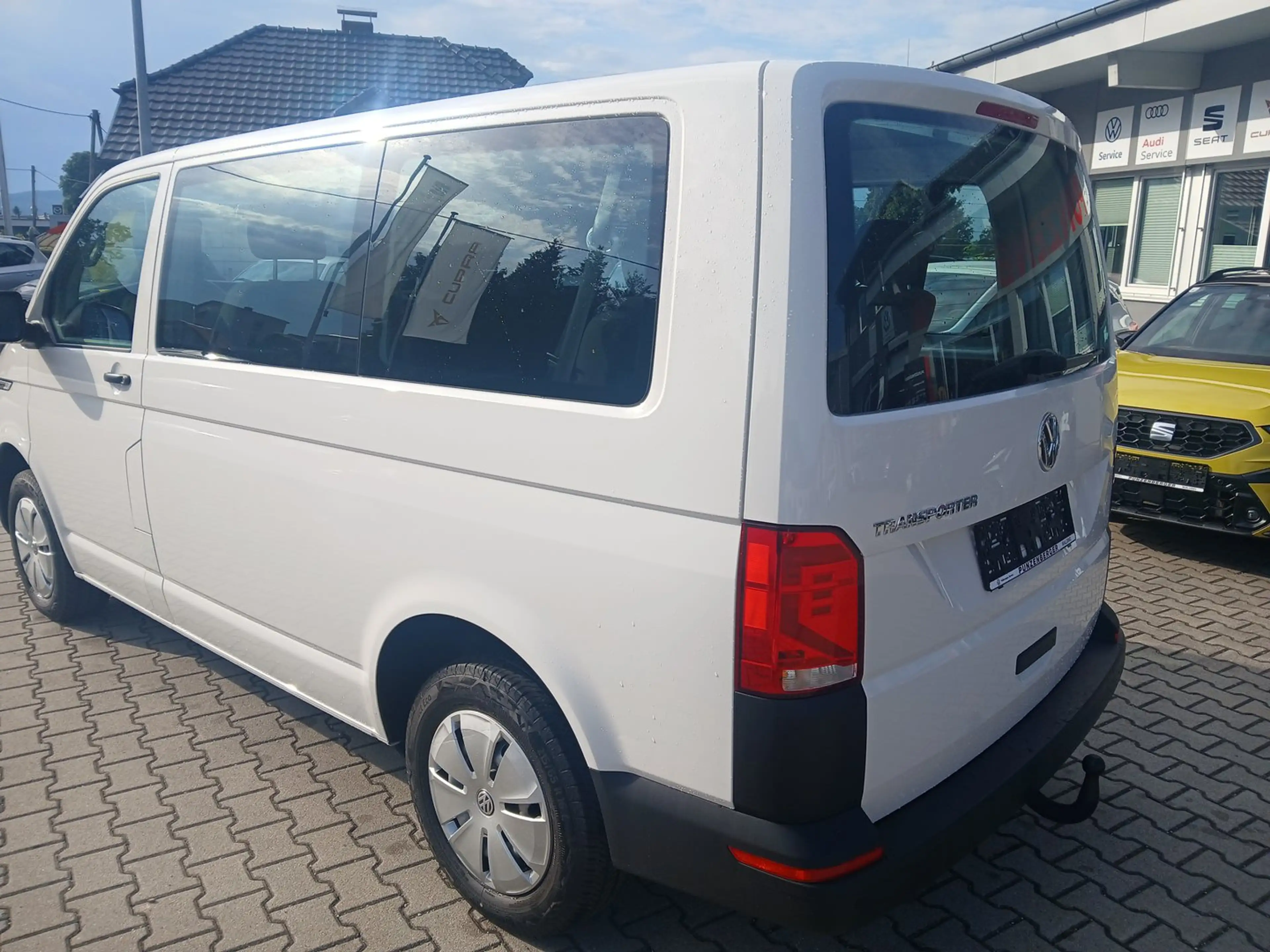 Volkswagen T6.1 Transporter Kombi TDI — photo 10