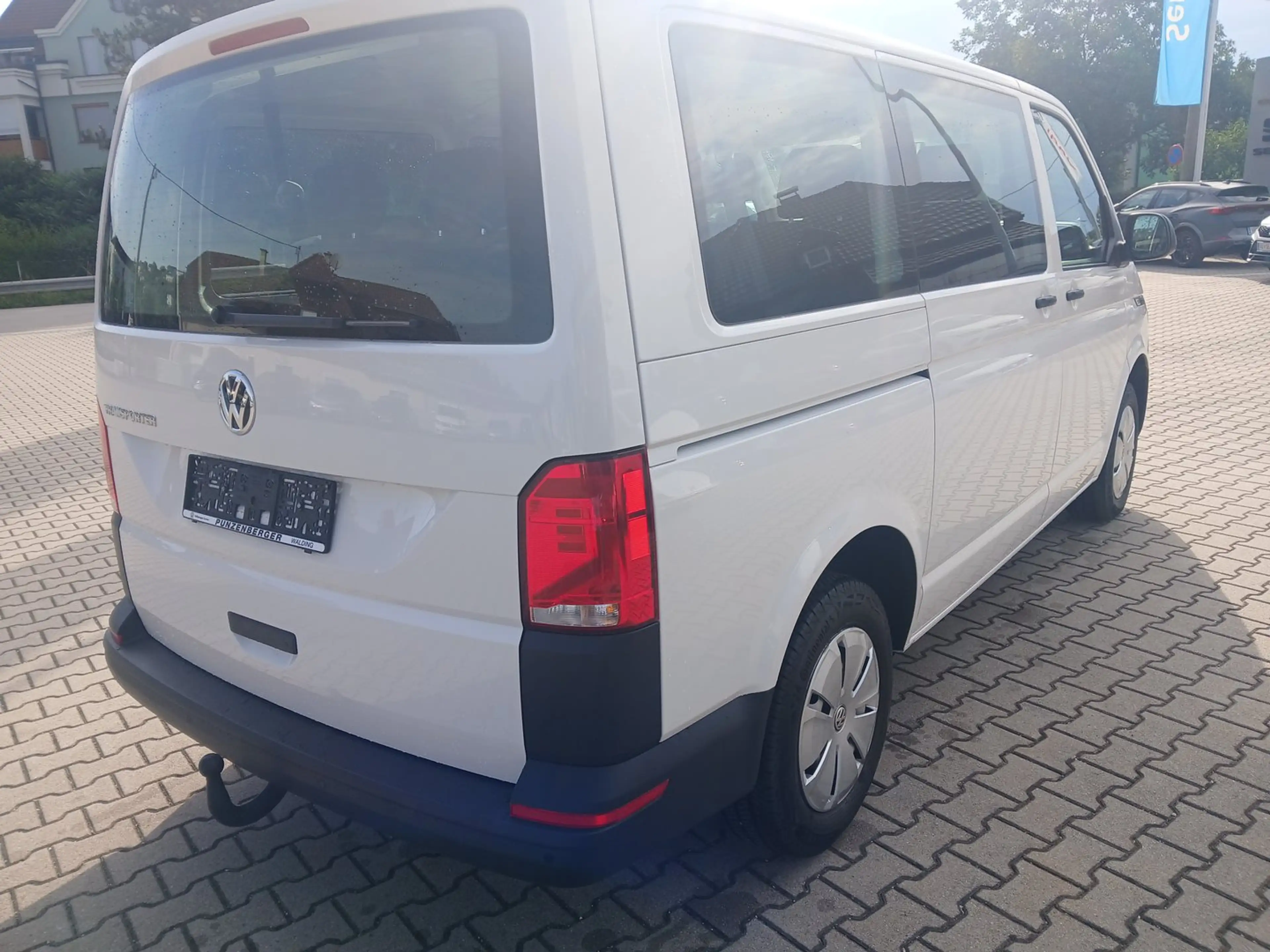 Volkswagen T6.1 Transporter Kombi TDI — photo 7