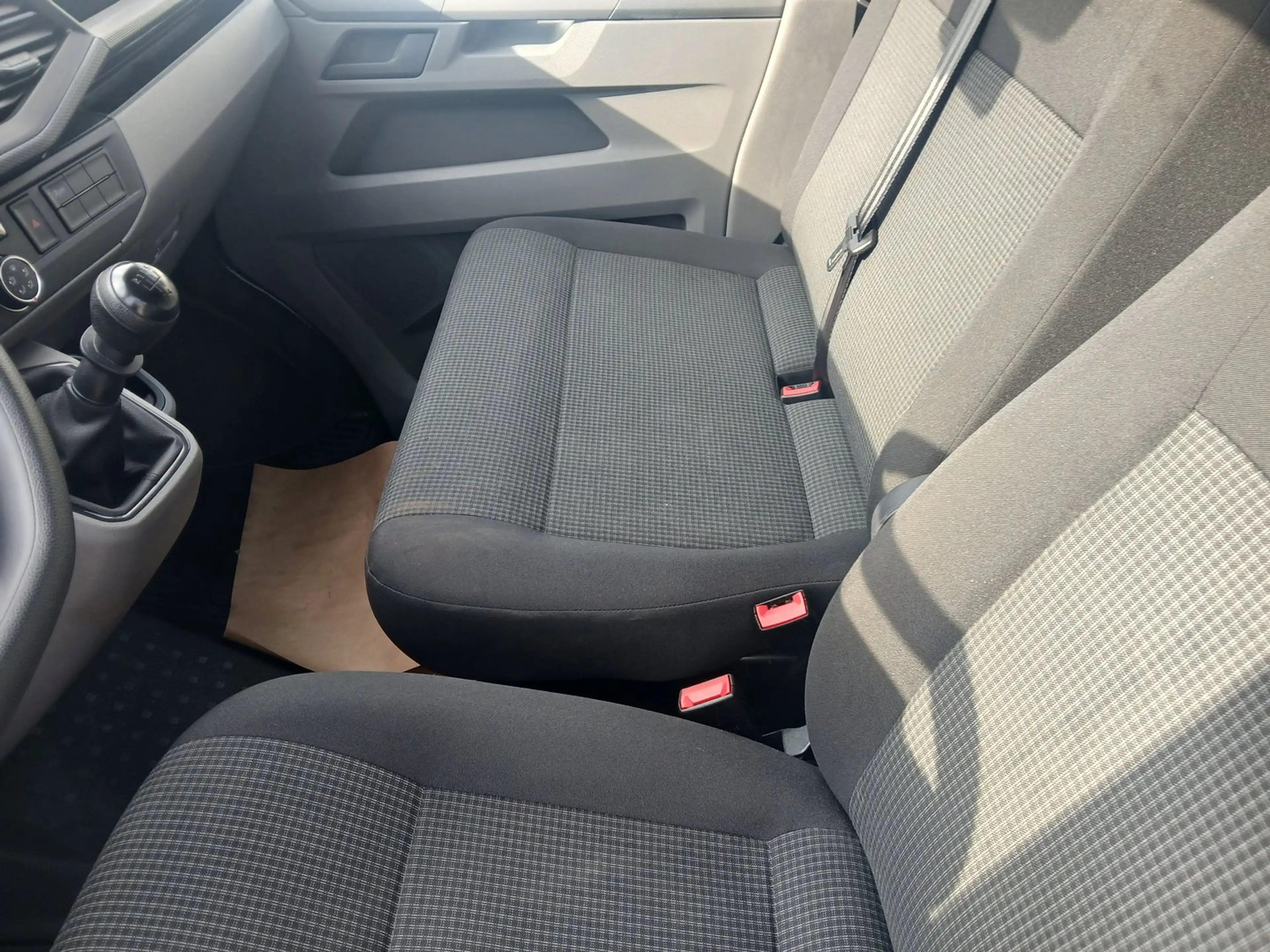 Volkswagen T6.1 Transporter Kombi TDI — photo 14