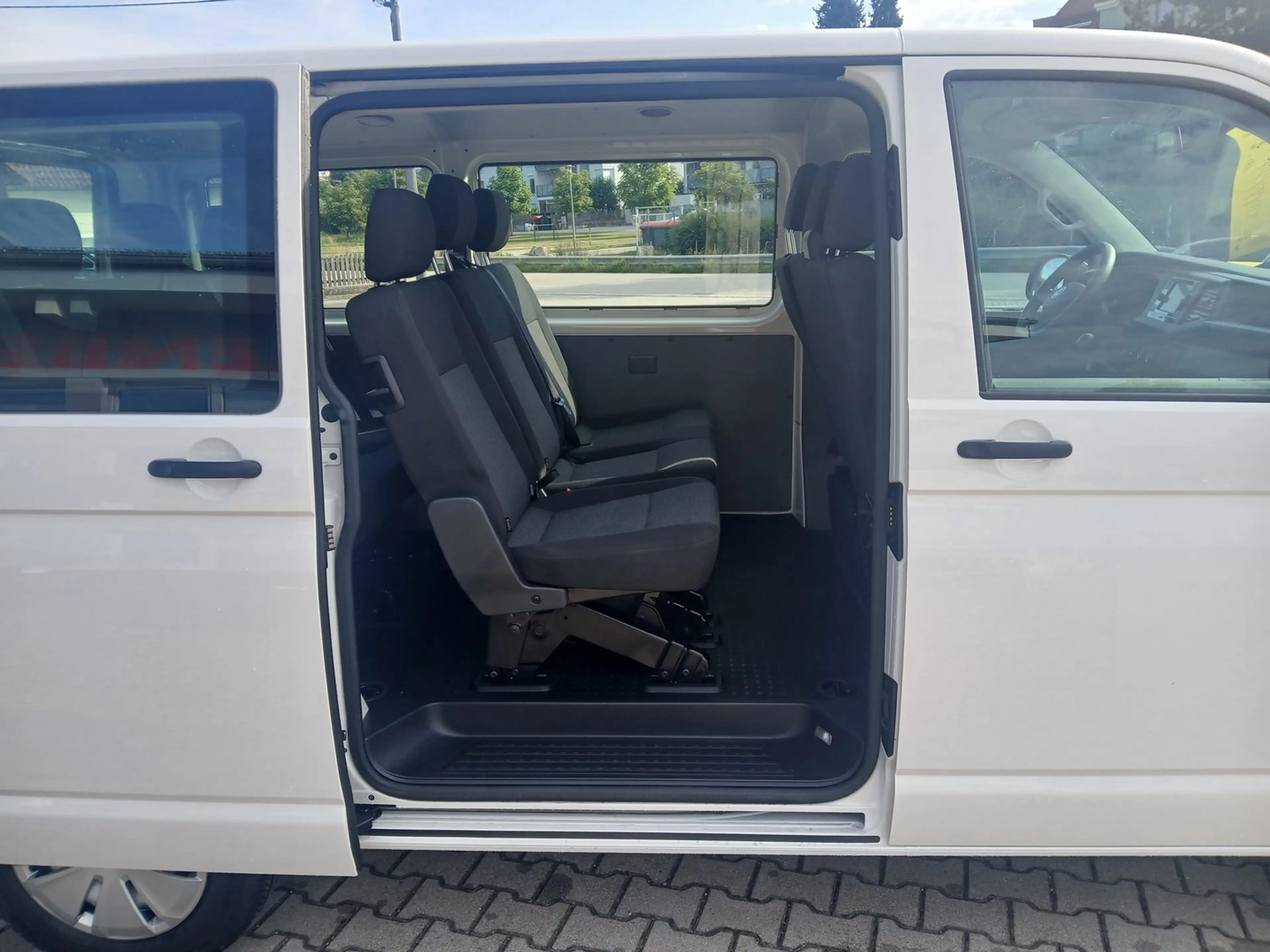 Volkswagen T6.1 Transporter Kombi TDI — photo 5