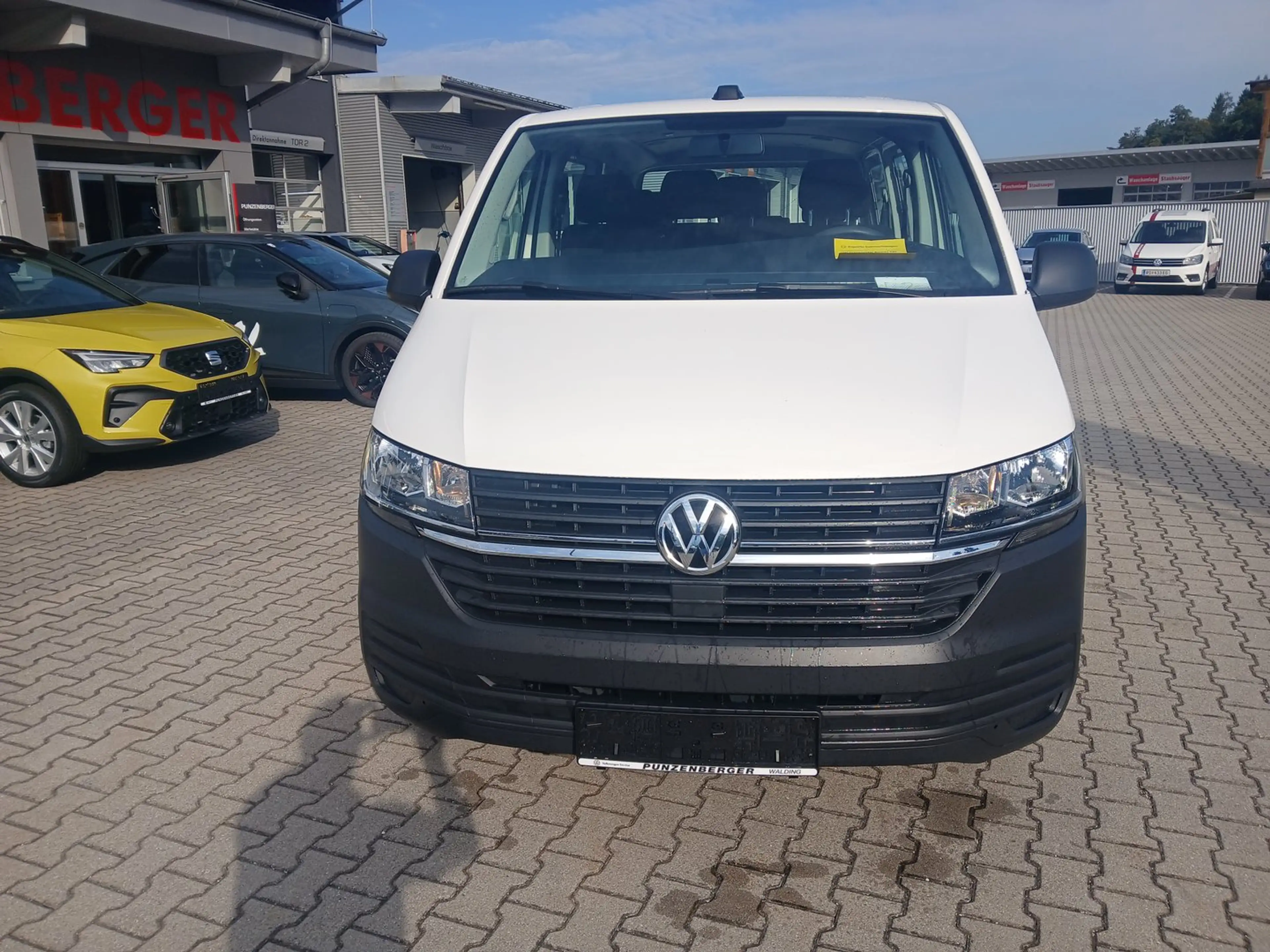 Volkswagen T6.1 Transporter Kombi TDI — photo 2