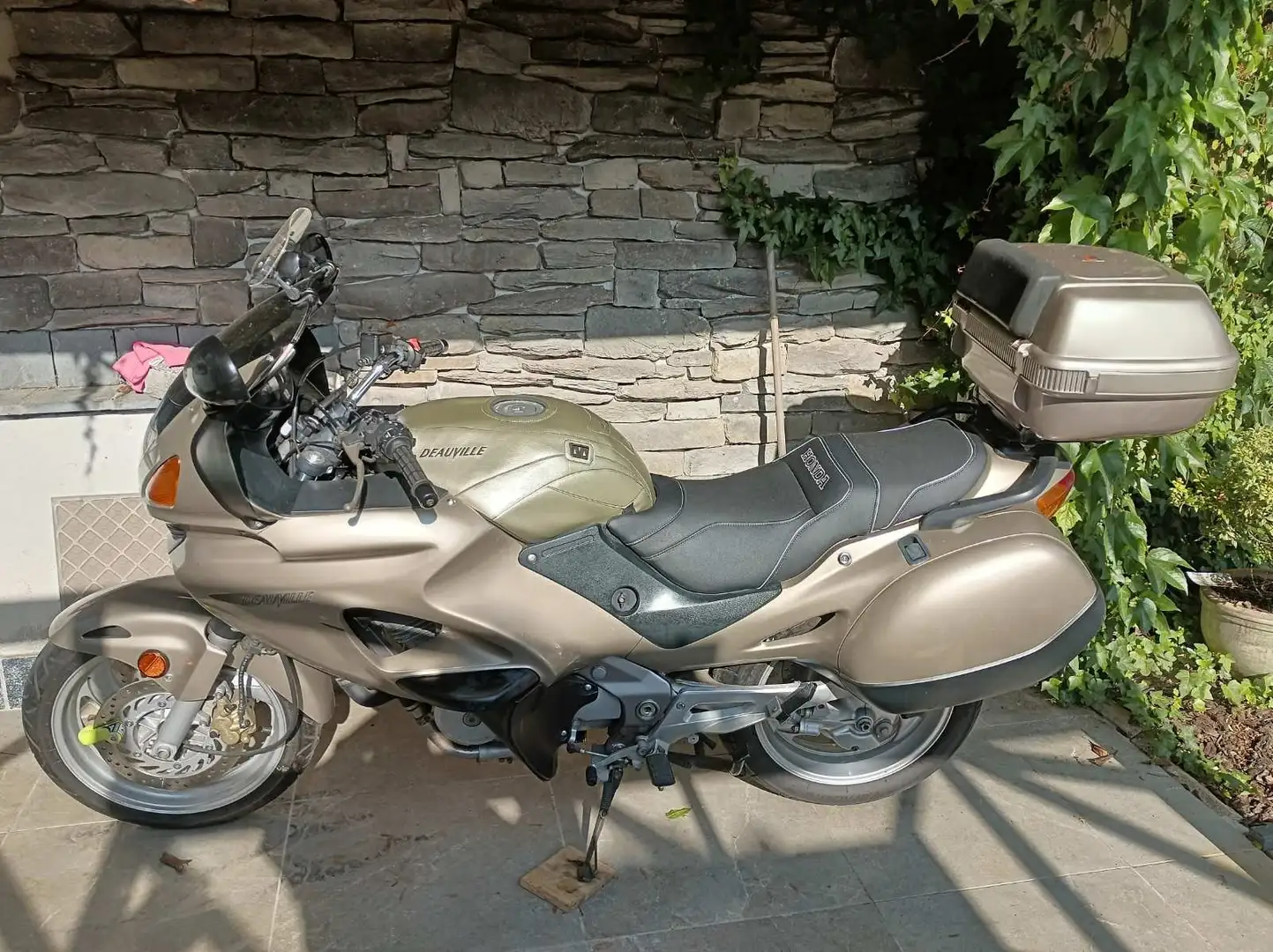 Honda Deauville NT650 Beige - 1