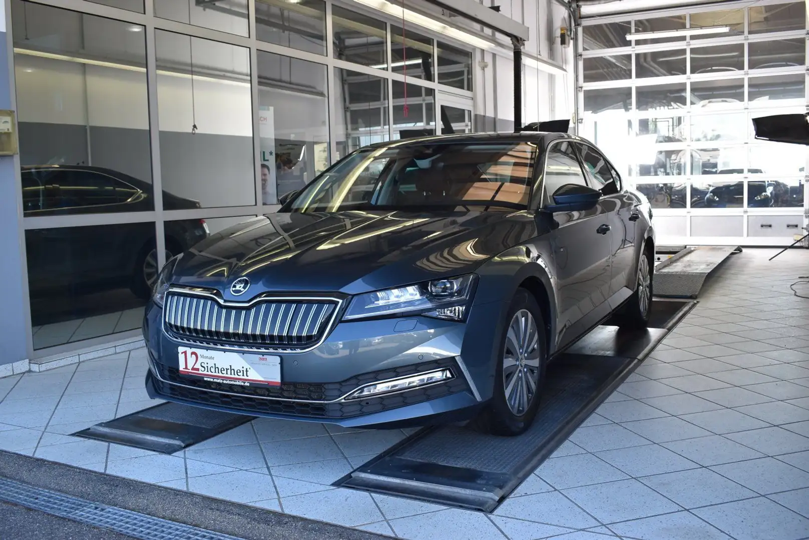 Skoda Superb 1.4 TSI Hybrid Style iV LED*NAVI*AHK Grau - 1