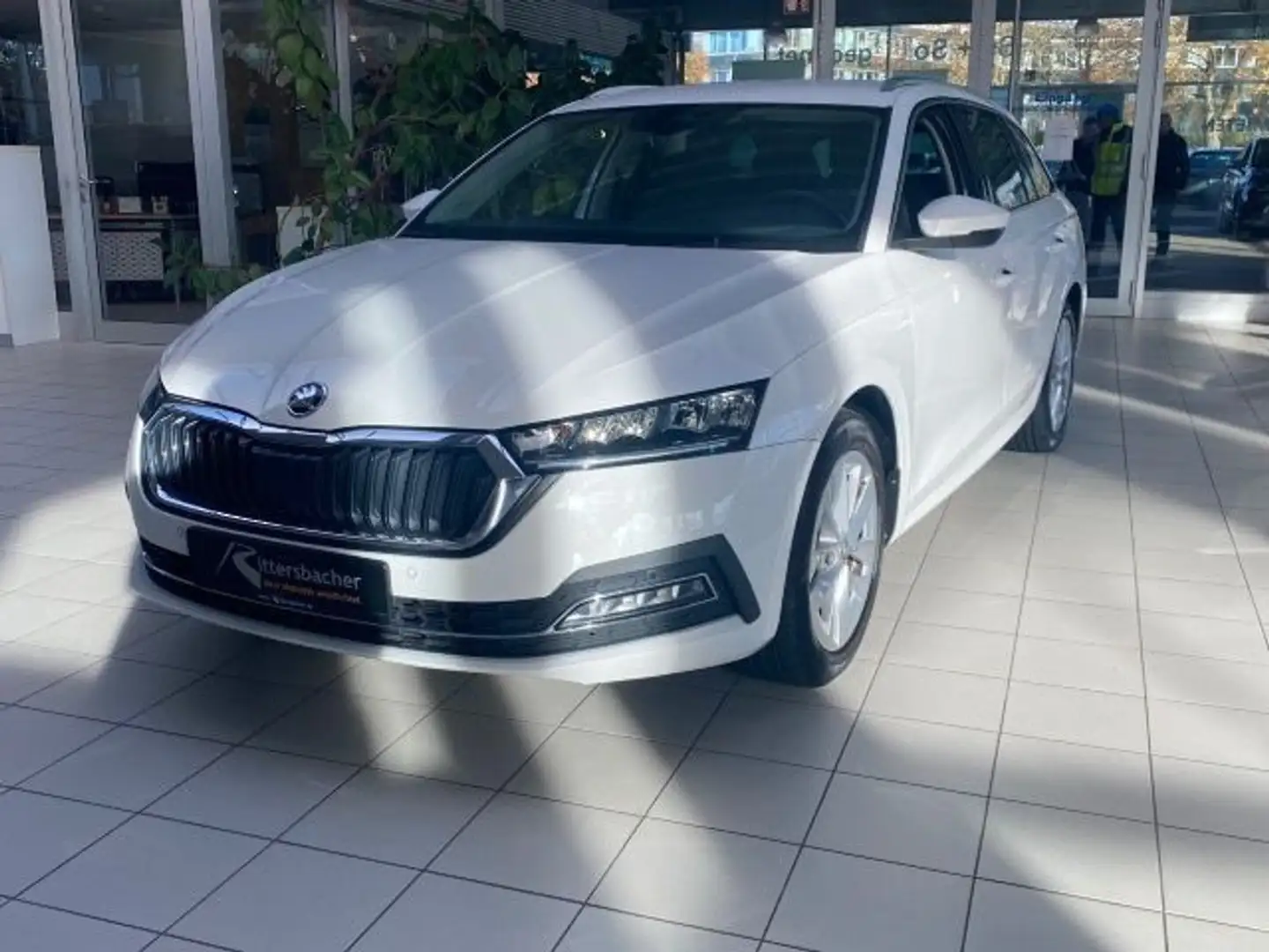 Skoda Octavia Combi 2.0 TDI Style AHK Columbus Kamera Weiß - 2