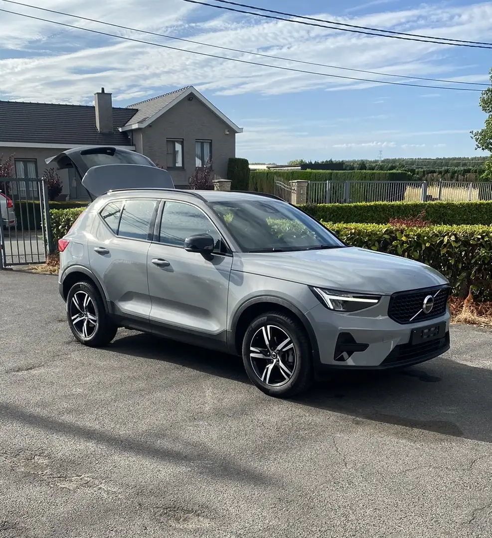 Volvo XC40 T2 Plus Dark 29000km automaat Grijs - 1
