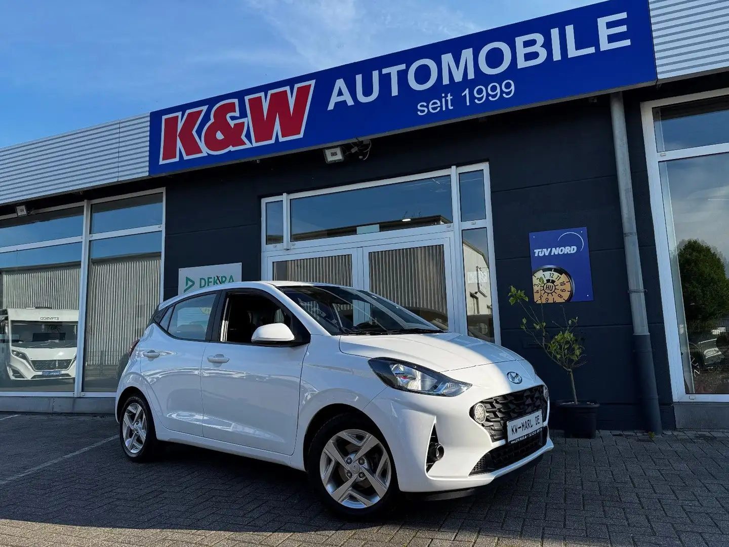 Hyundai i10 Trend AUTOM.KLIMA SITZHEIZ.PDC Weiß - 1