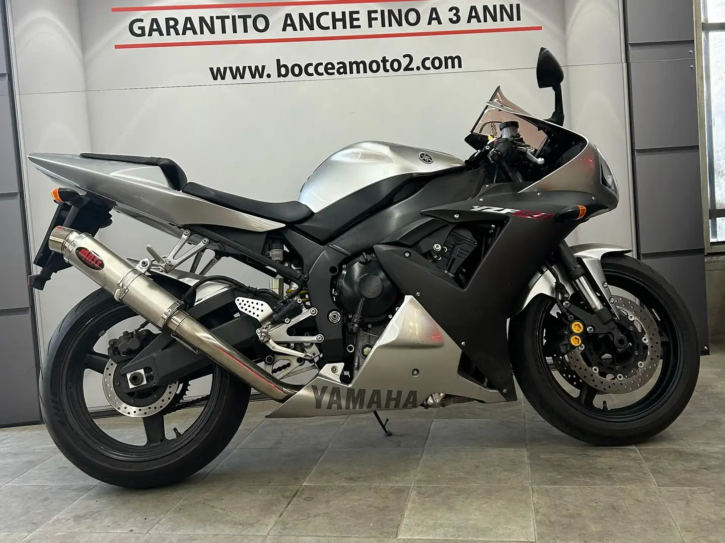 Yamaha YZF-R1 Argintiu - 1