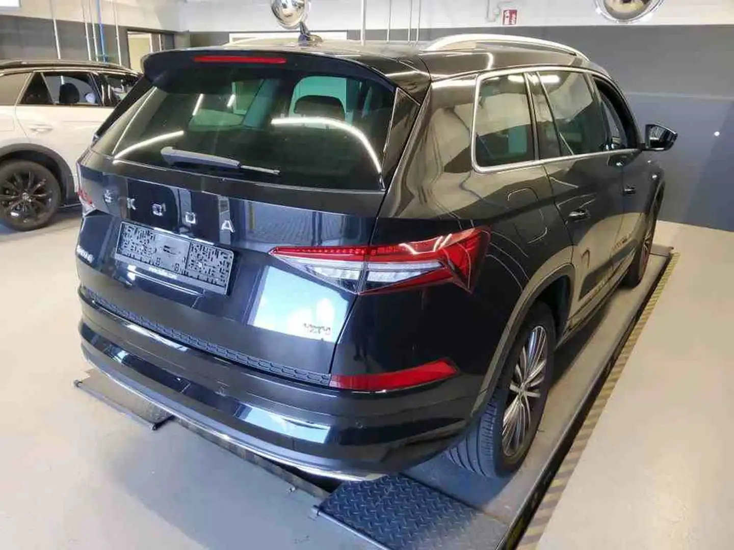 Skoda Kodiaq 2.0 TSI DSG 4x4 L&K PANORAMA AHK KESSY LED-MATR... Schwarz - 2