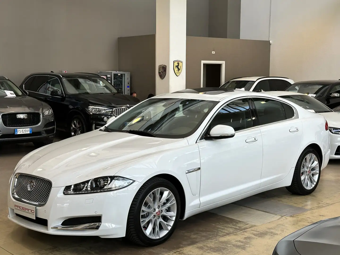 Jaguar XF 2.2d Luxury 200cv - 18" - Tetto - Camera - Keyless Bianco - 1