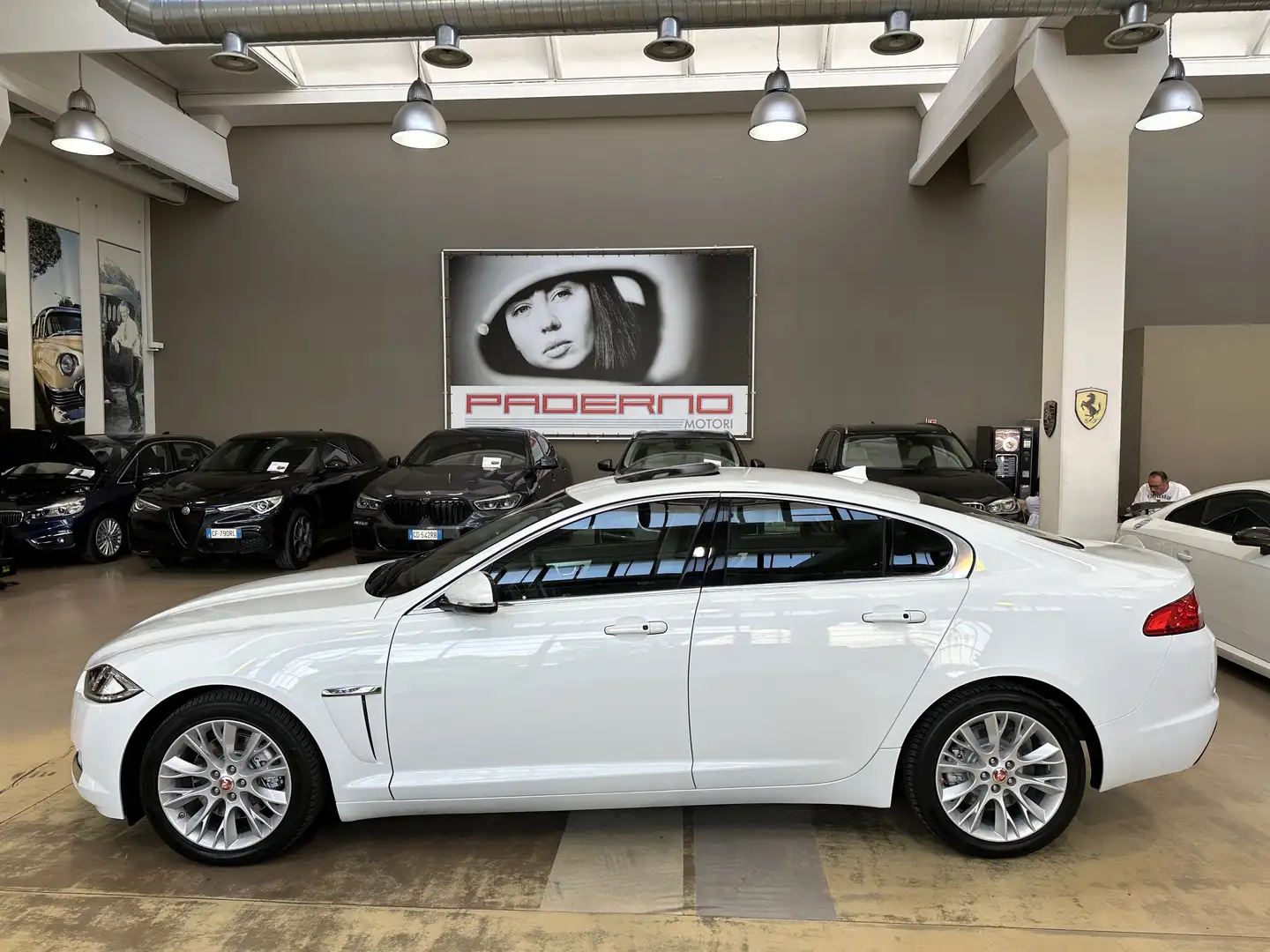 Jaguar XF 2.2d Luxury 200cv - 18" - Tetto - Camera - Keyless Bianco - 2