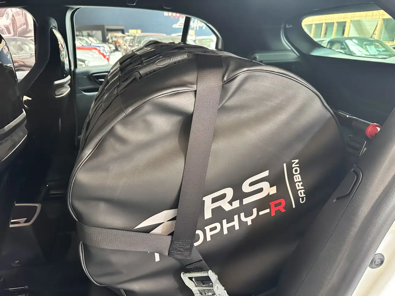 Renault Megane R.S. — photo 14