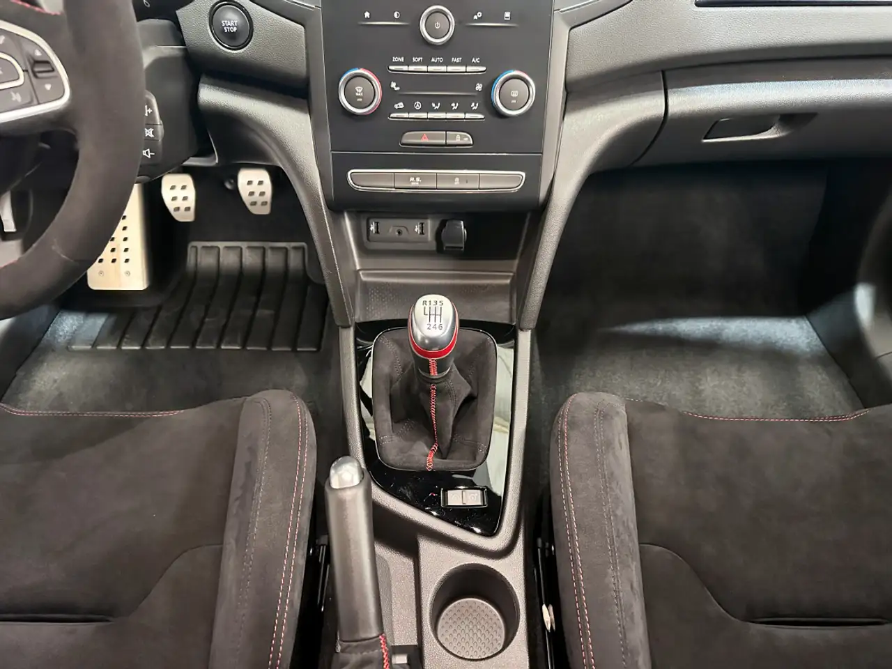 Renault Megane R.S. — photo 24
