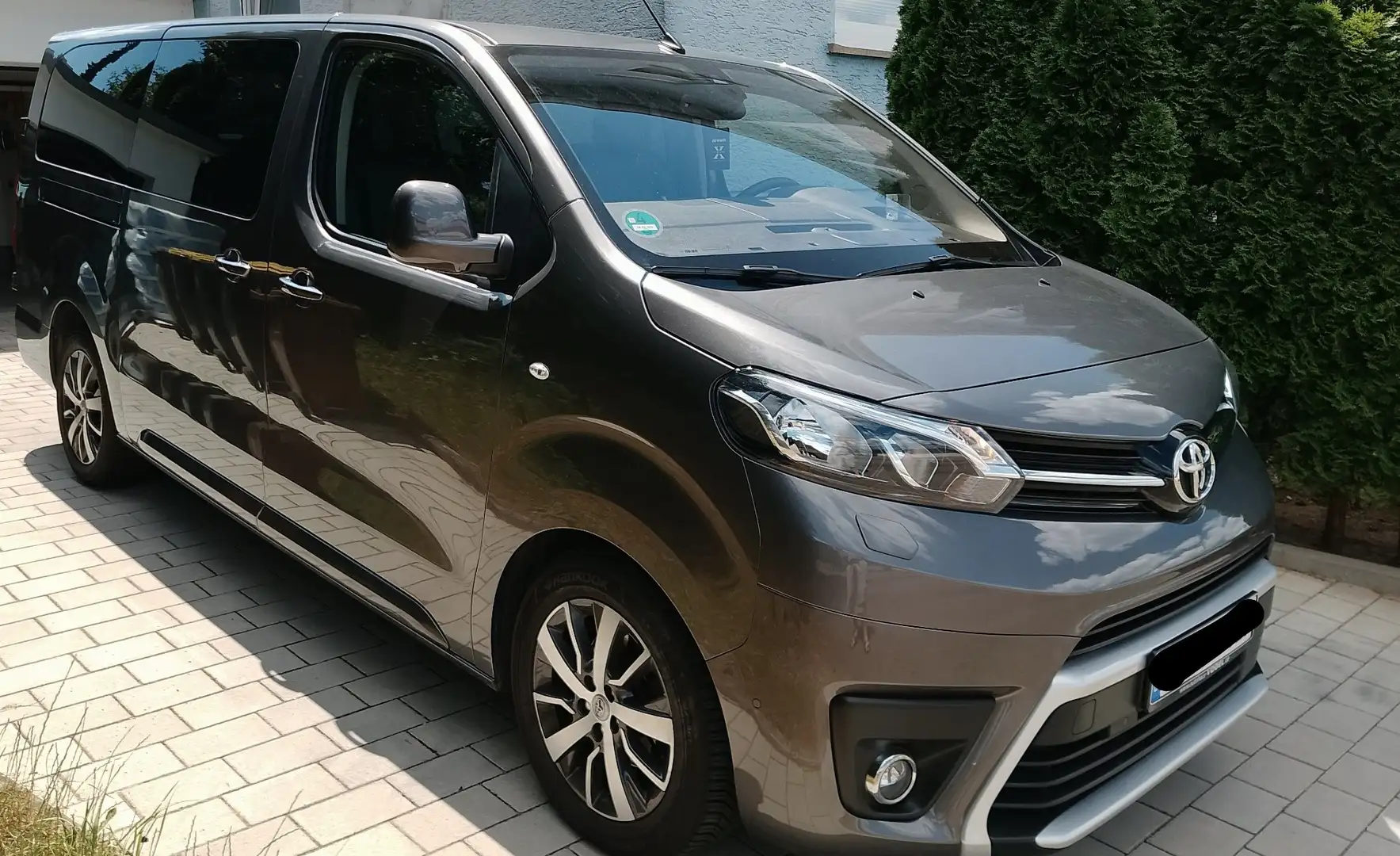 Toyota Proace 2,0-l-D-4D L2 Autm. Comfort Grau - 2