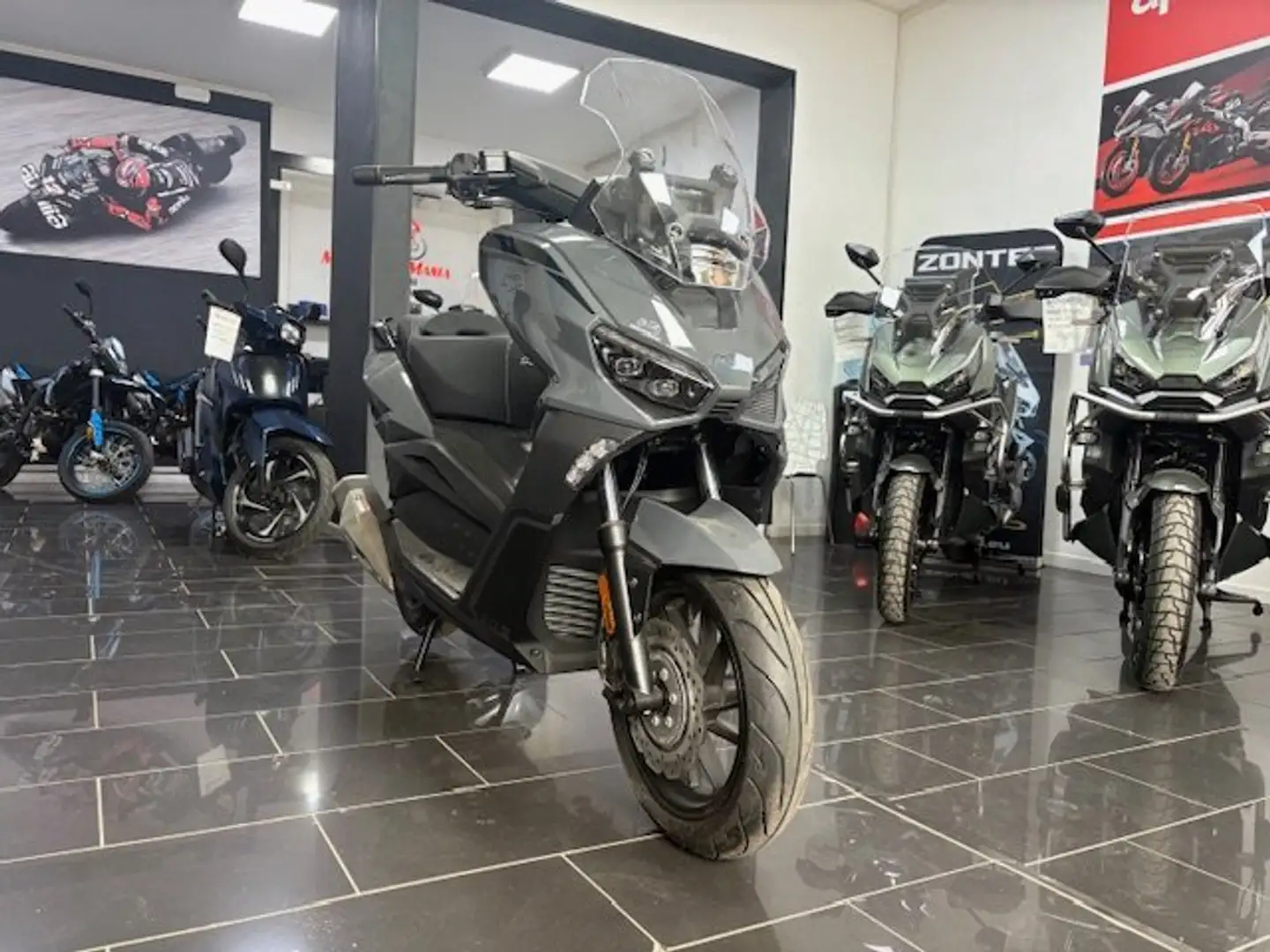 KL Motors Brera 300 KL BRERA 300 "KM0" Grijs - 2