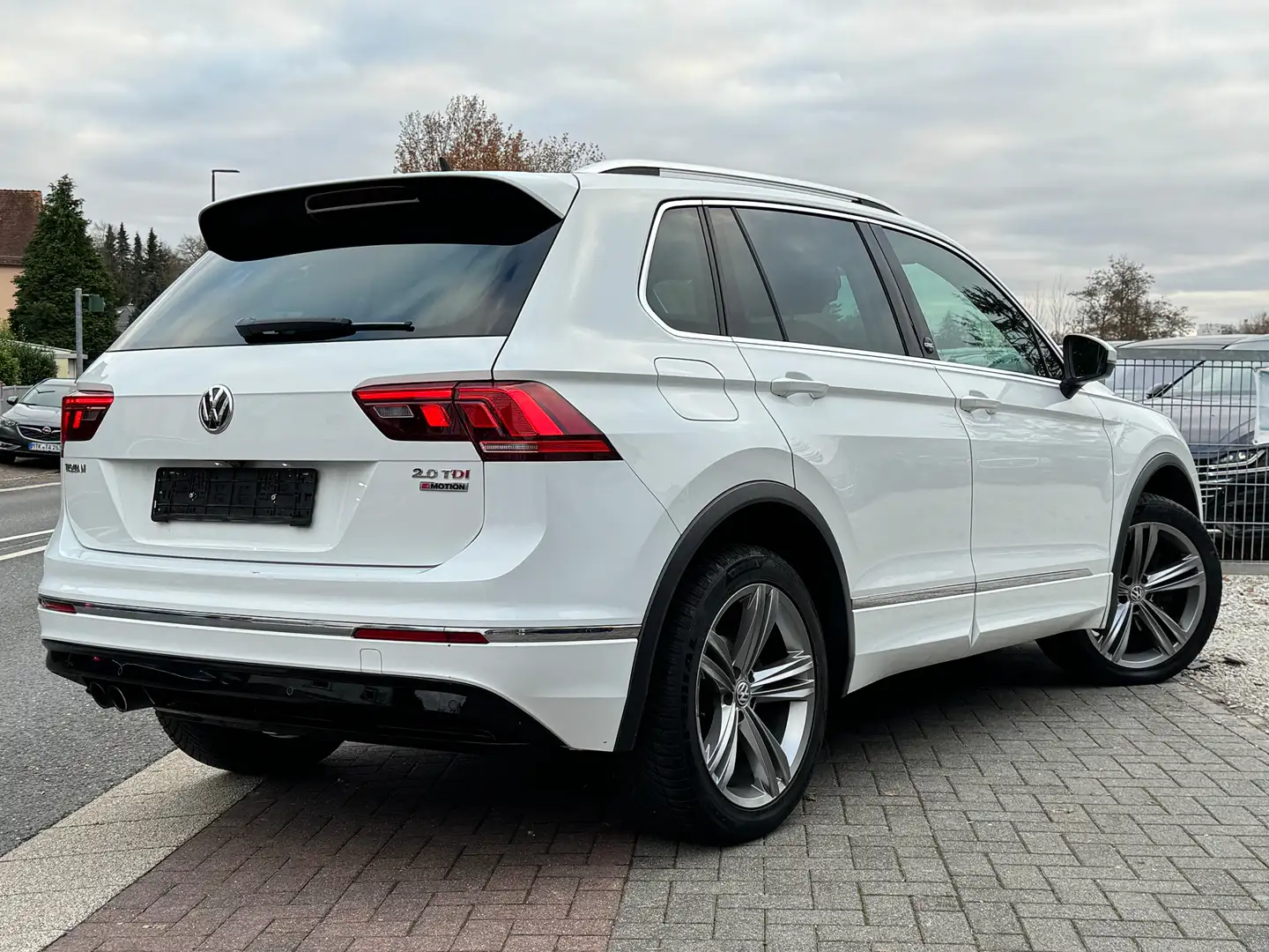 Volkswagen Tiguan 2.0 TDI SCR R line 4Motion DSG Sound Virtual Cockp Wit - 2