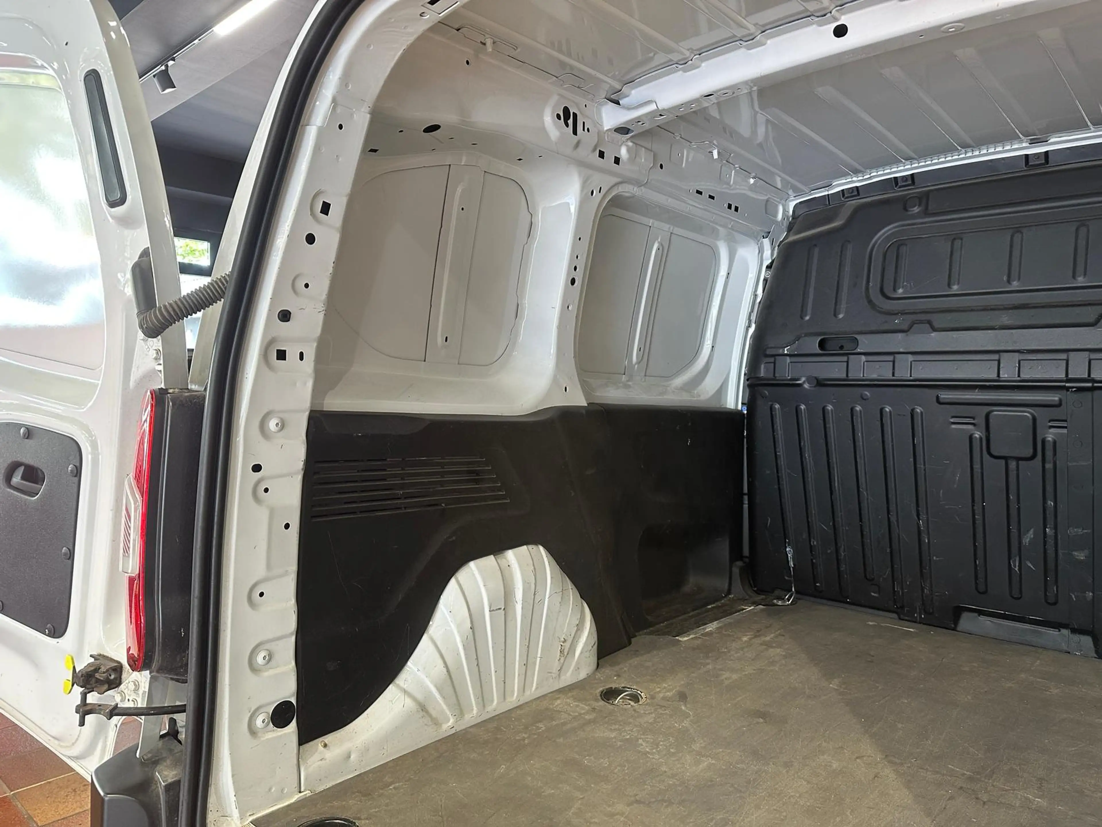 Opel Combo CARGO 1.5 D EDITION TEMPO NAVI SITZHZG PDC — photo 14
