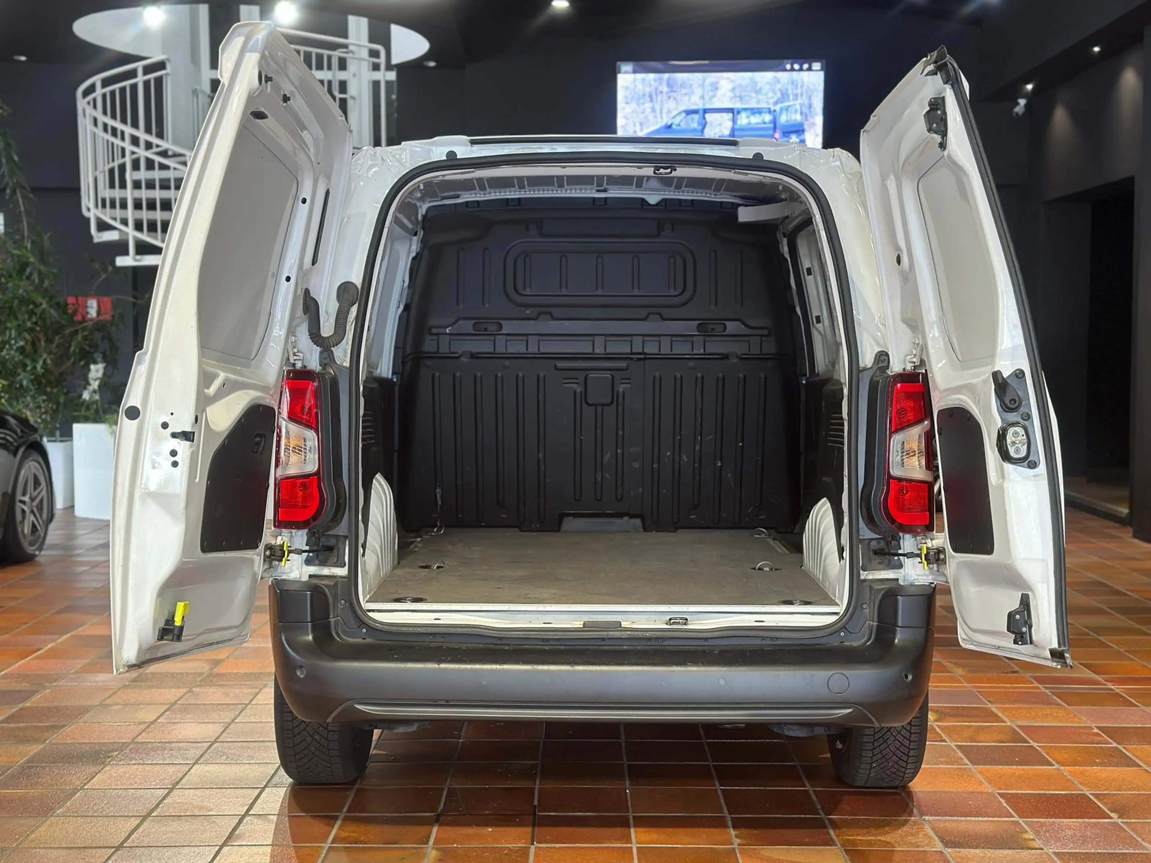 Opel Combo CARGO 1.5 D EDITION TEMPO NAVI SITZHZG PDC — photo 11