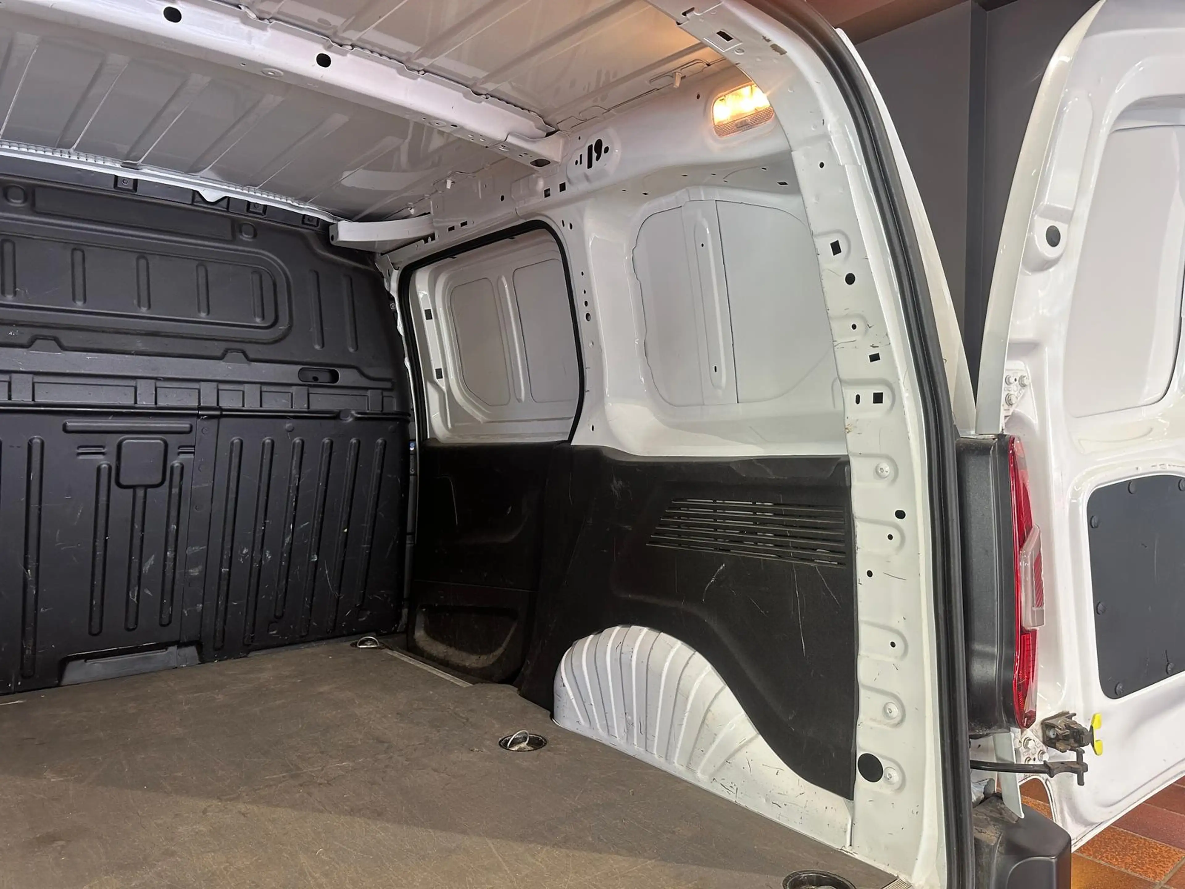 Opel Combo CARGO 1.5 D EDITION TEMPO NAVI SITZHZG PDC — photo 15