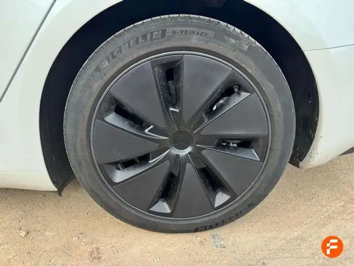 Tesla Model 3 2023, foto 22