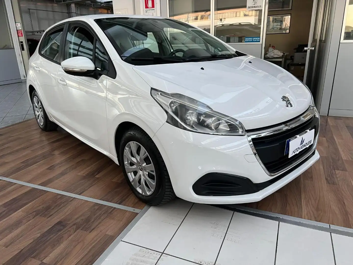 Peugeot 208 1° serie PureTech 82 5 porte Active-NEOPAT, CRUIS Bianco - 1
