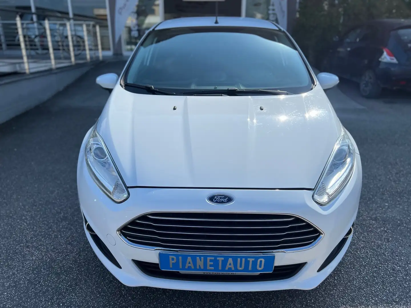 Ford Fiesta 5p 1.5 tdci Titanium 75cv E6 NAVI/PDC OK NEOPATEN. Wit - 2