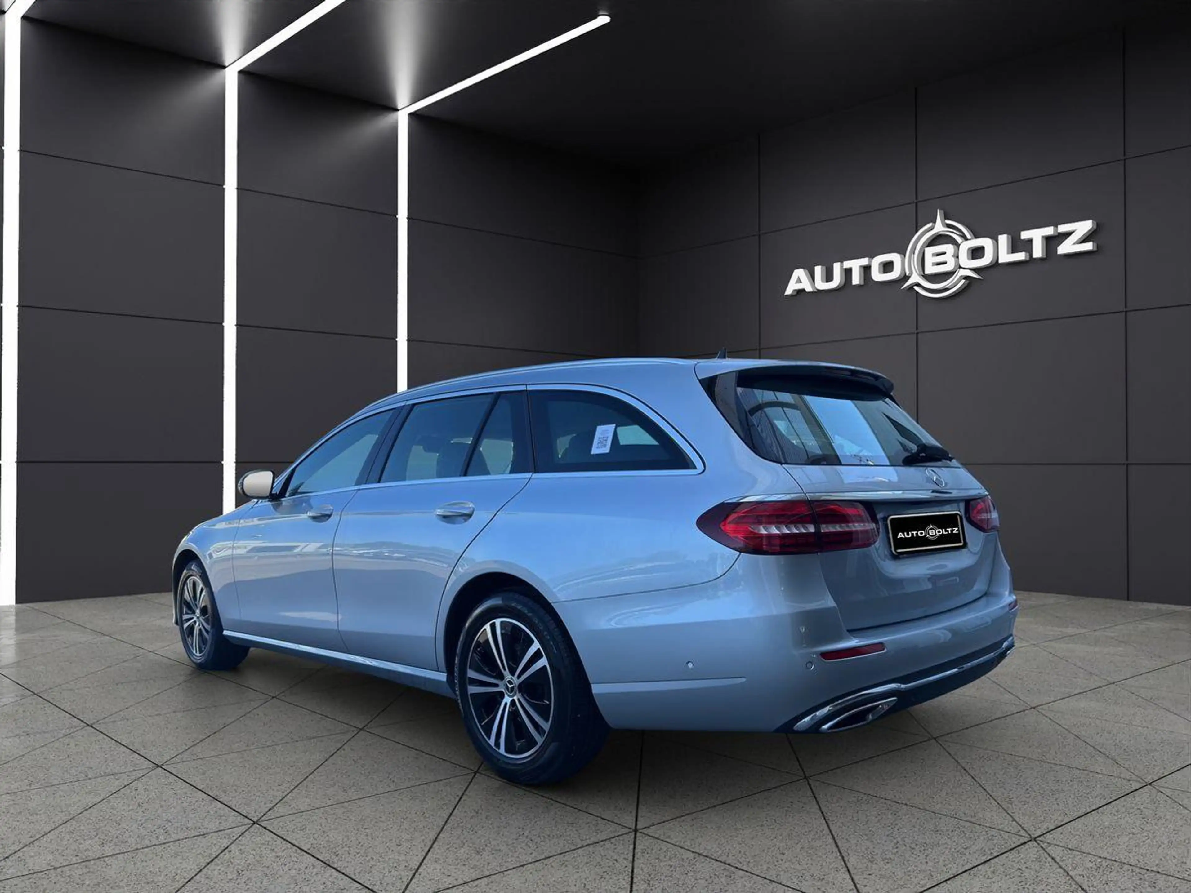 Mercedes-Benz E 220 T d Avantgarde Mild-Hybrid MBUX LED Kamera — photo 4