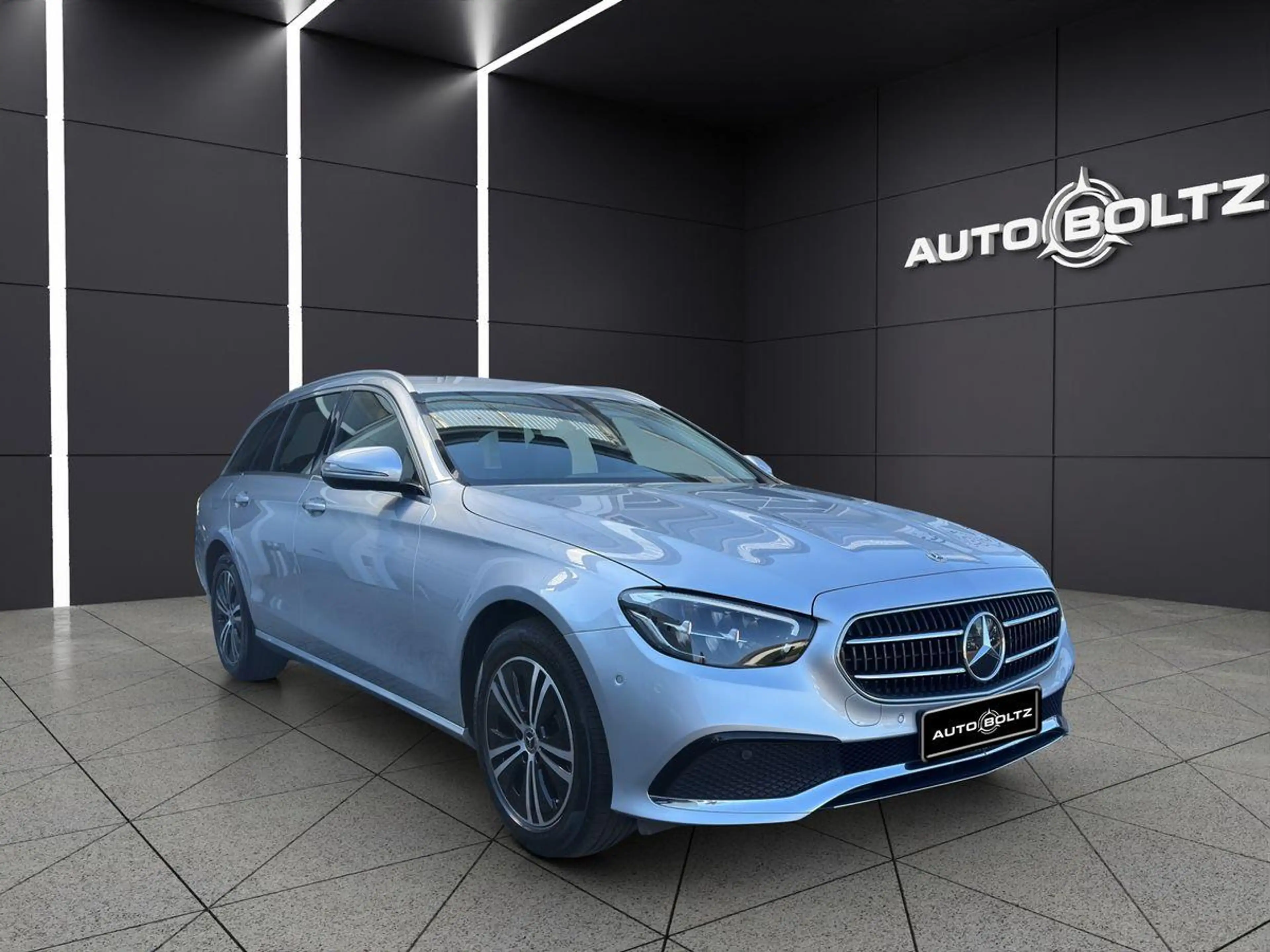 Mercedes-Benz E 220 T d Avantgarde Mild-Hybrid MBUX LED Kamera — photo 8