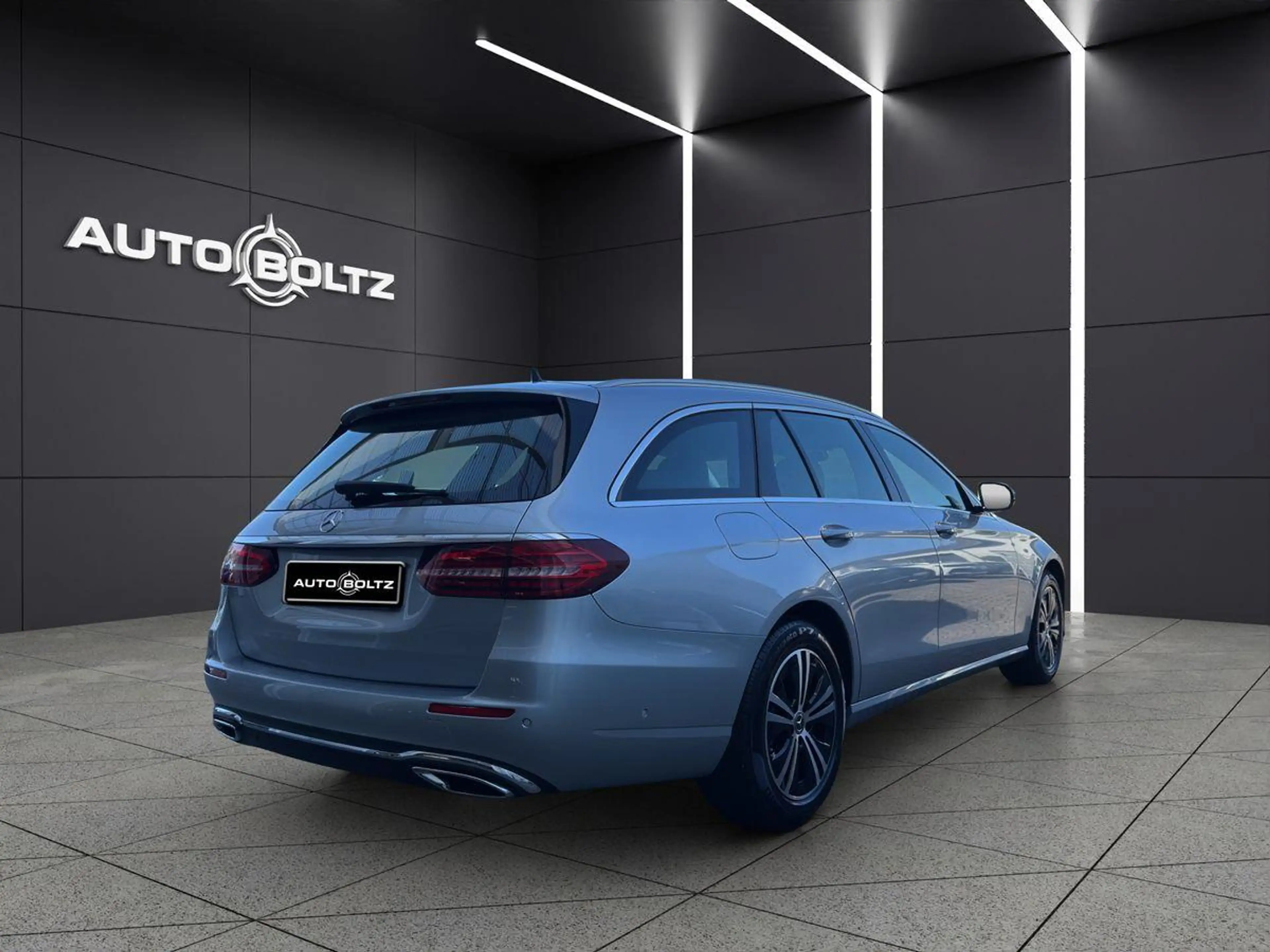 Mercedes-Benz E 220 T d Avantgarde Mild-Hybrid MBUX LED Kamera — photo 6