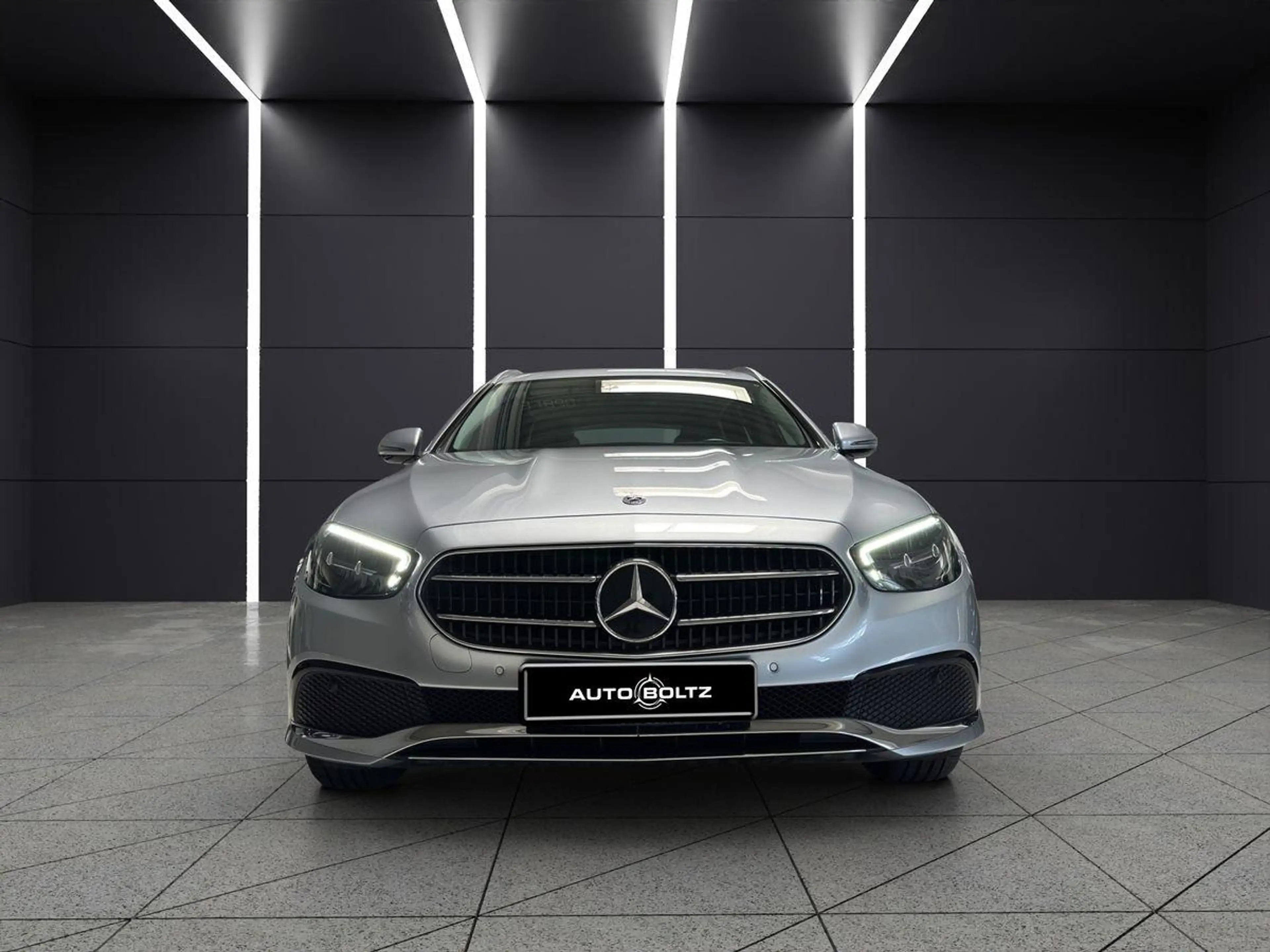 Mercedes-Benz E 220 T d Avantgarde Mild-Hybrid MBUX LED Kamera — photo 2