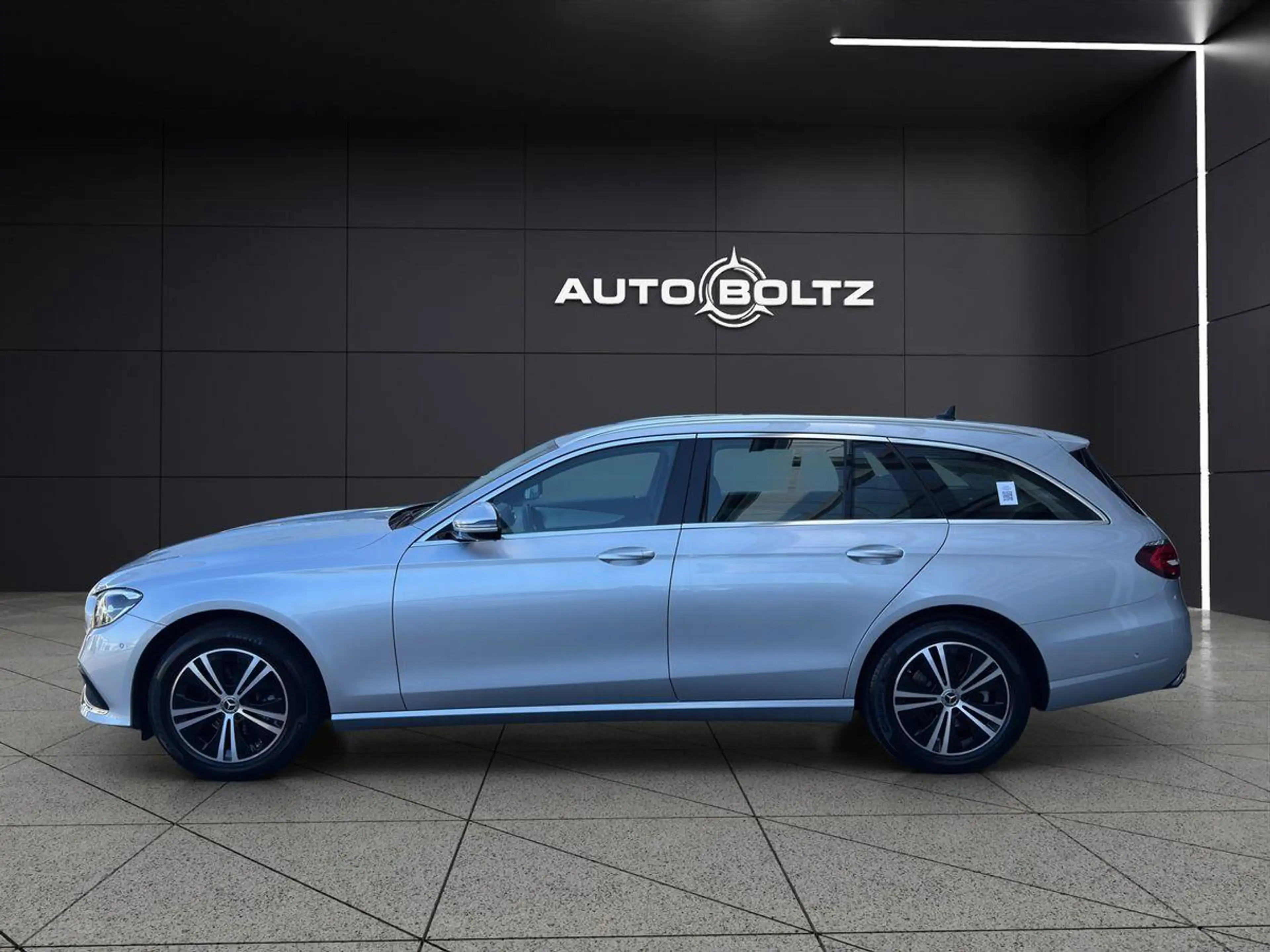 Mercedes-Benz E 220 T d Avantgarde Mild-Hybrid MBUX LED Kamera — photo 3