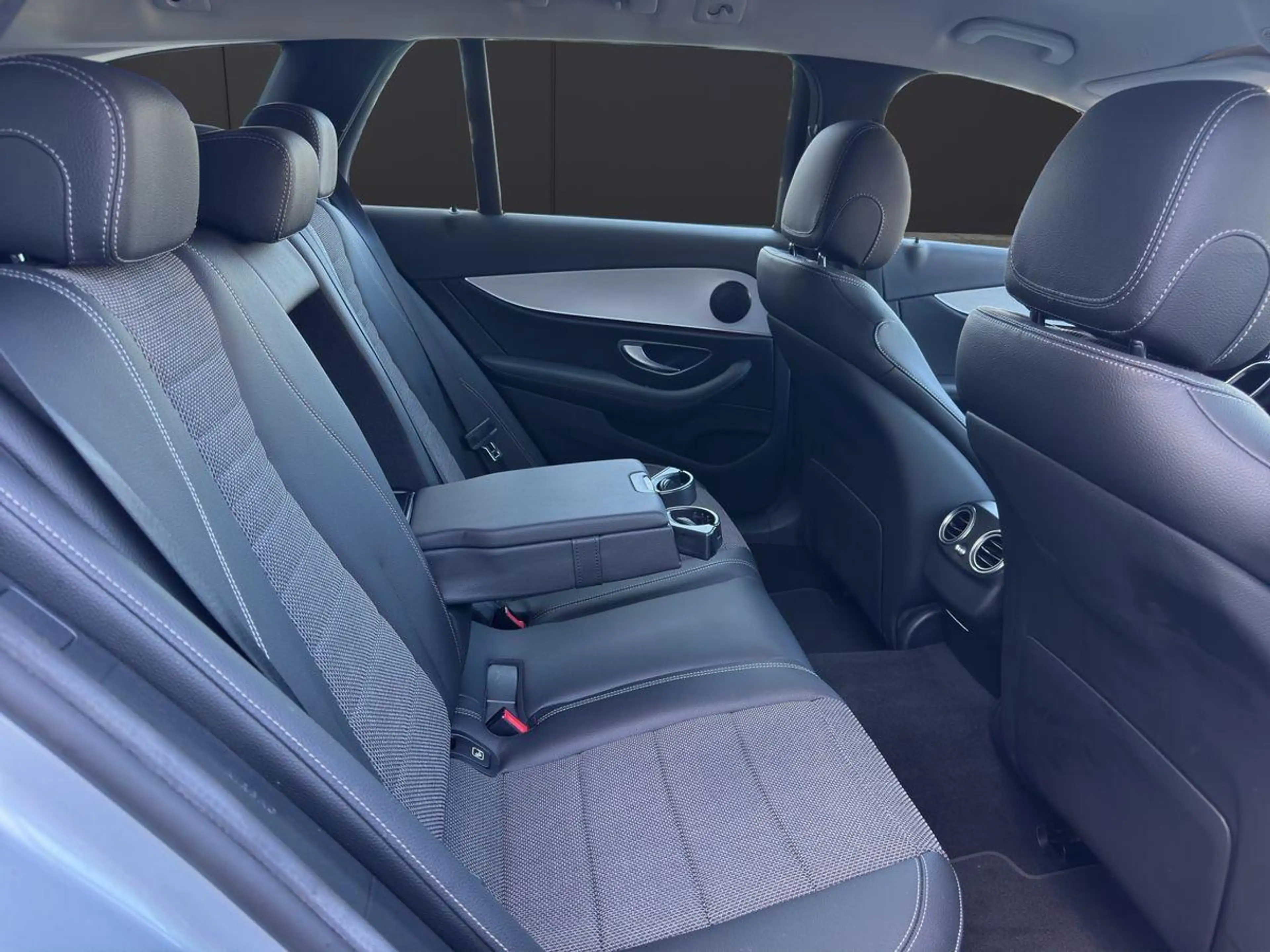 Mercedes-Benz E 220 T d Avantgarde Mild-Hybrid MBUX LED Kamera — photo 12