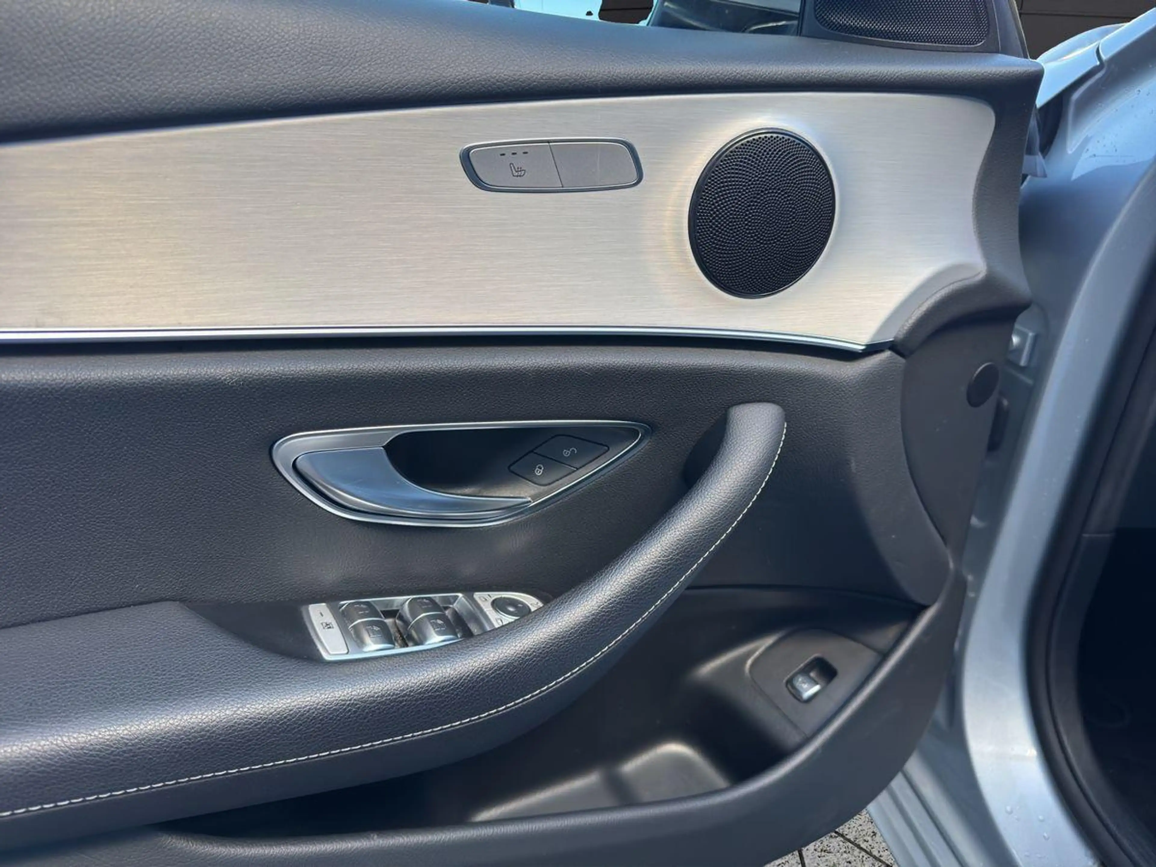 Mercedes-Benz E 220 T d Avantgarde Mild-Hybrid MBUX LED Kamera — photo 14
