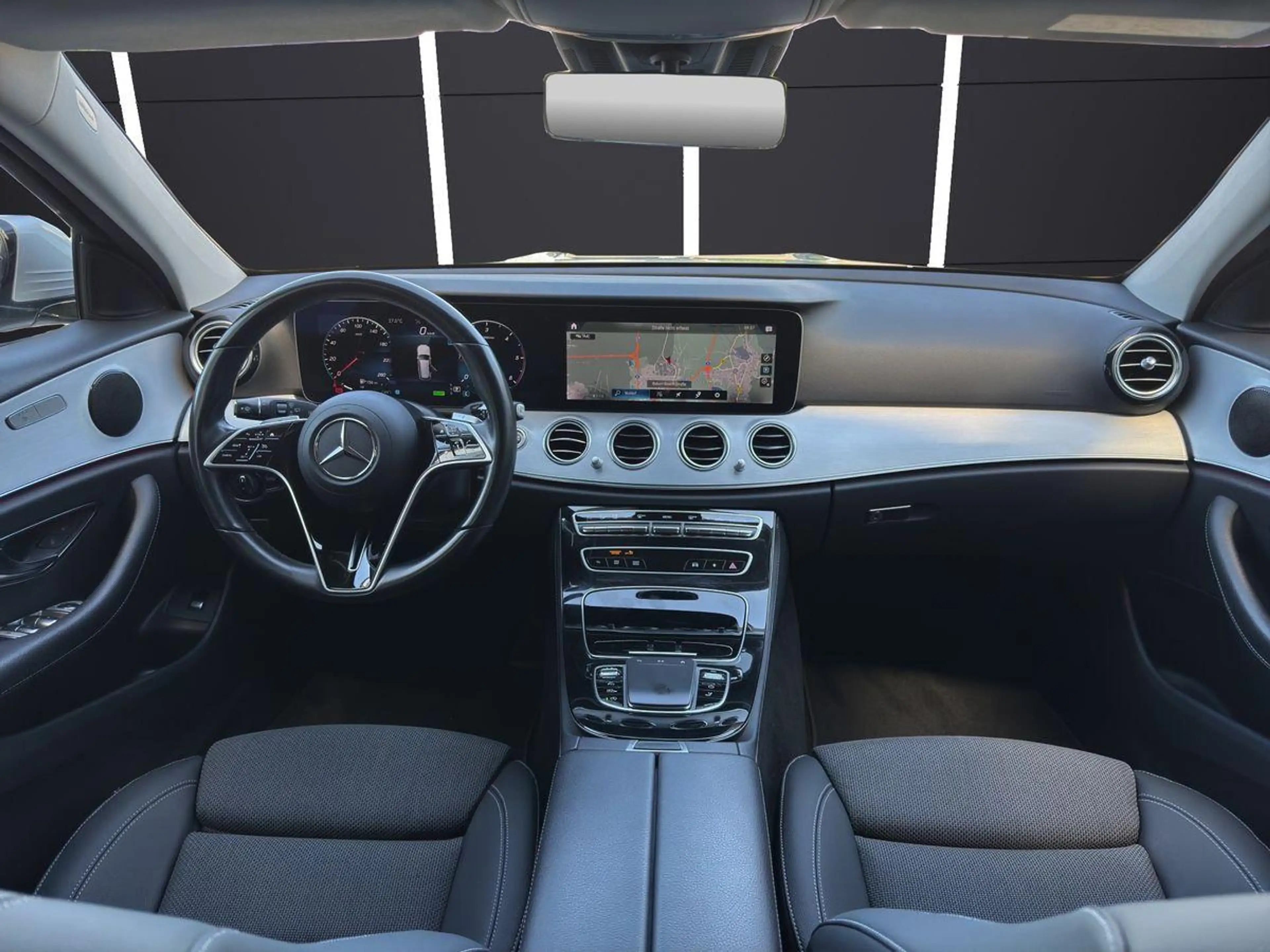Mercedes-Benz E 220 T d Avantgarde Mild-Hybrid MBUX LED Kamera — photo 9