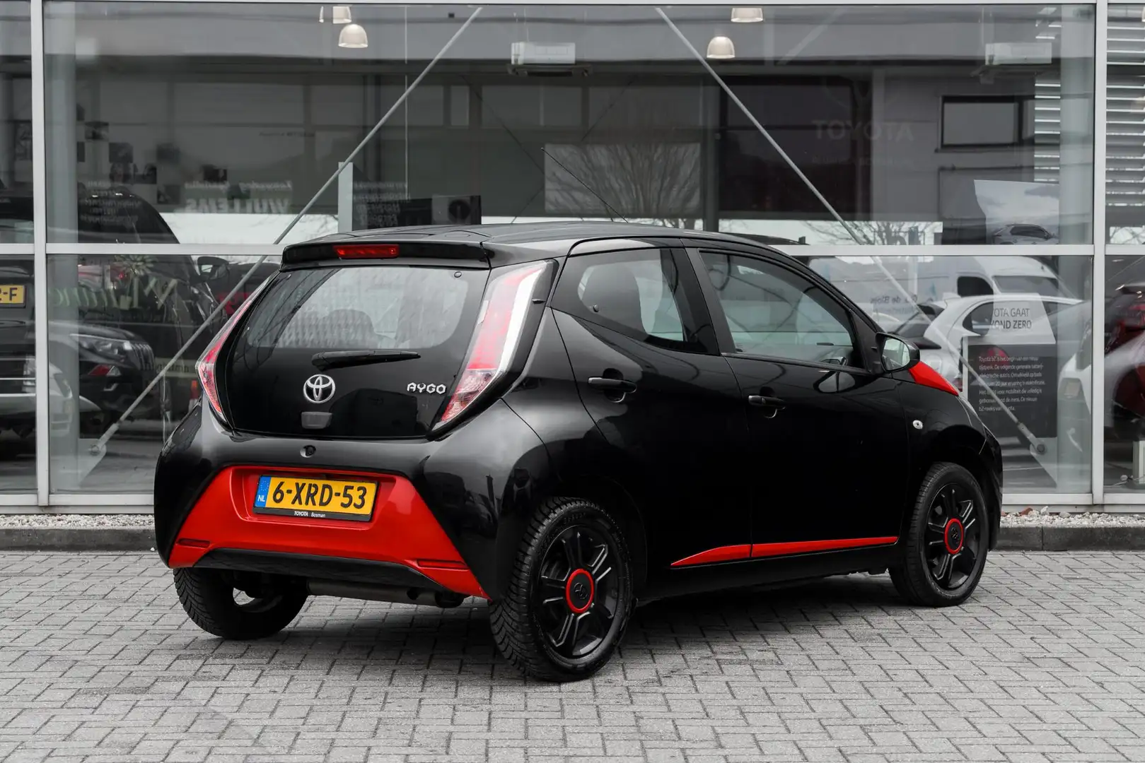 Toyota Aygo 1.0 VVT-i x-clusiv Schwarz - 2