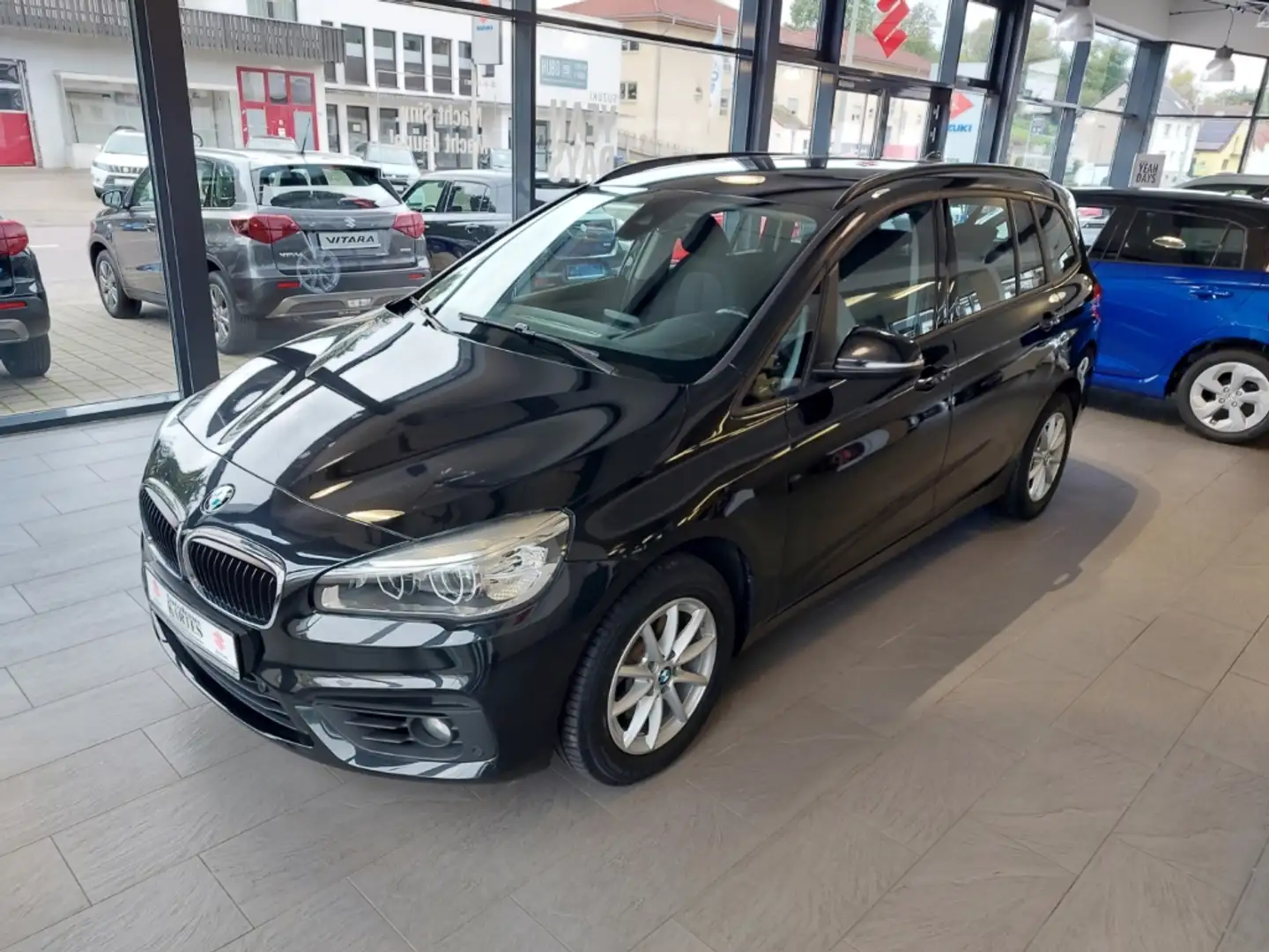 BMW 218 Gran Tourer i Advantage NAV SHZ  ACC Scheckheft di Schwarz - 2