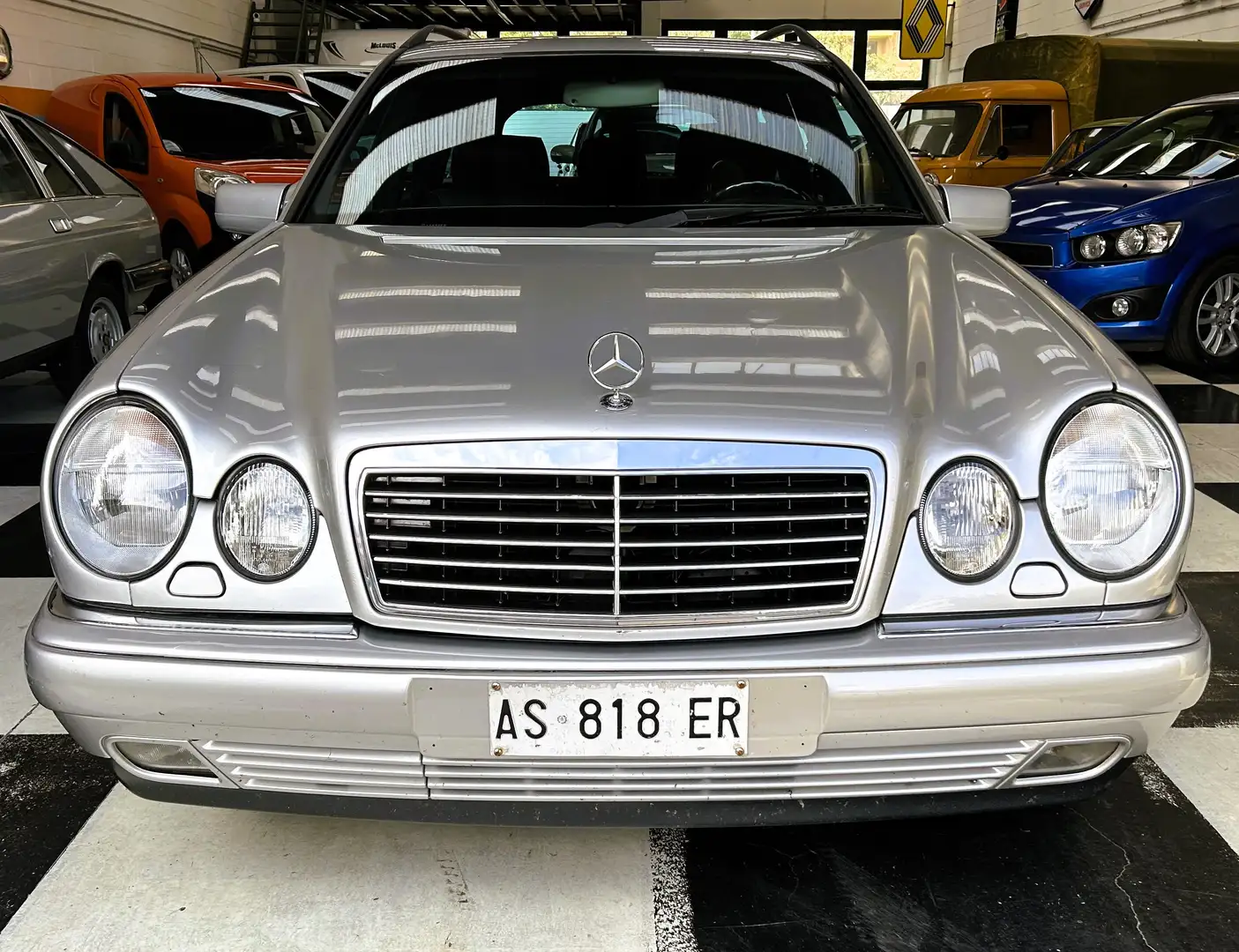 Mercedes-Benz E 280 SW V6 Avantgarde 4matic Argento - 2